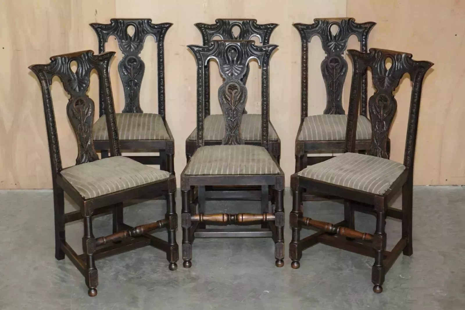 photo vinterior Stunning Hand Carved Antique Victorian Extending Dining Table & Six Chairs 6