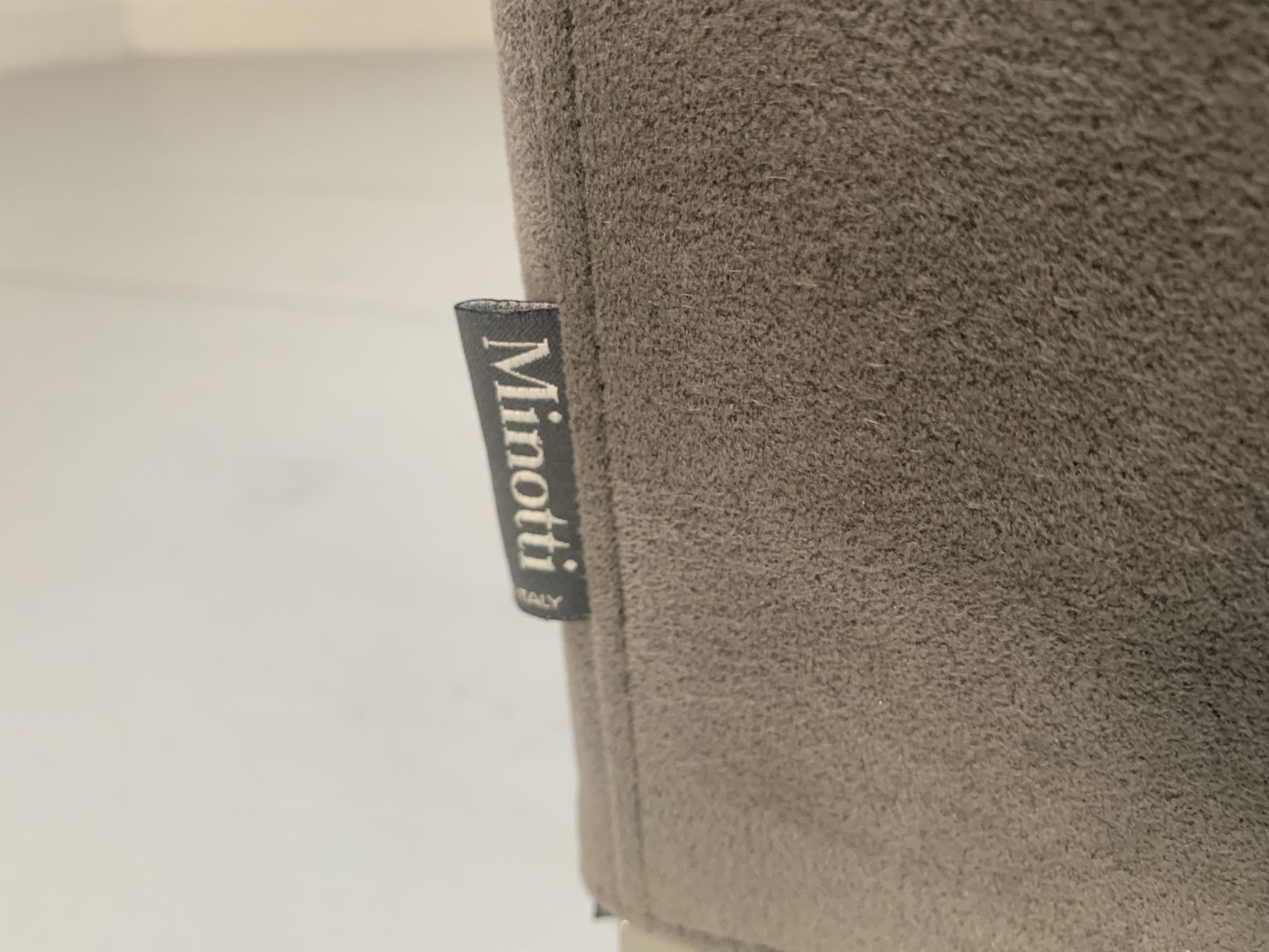 Furniture Minotti “Klee” Armchair – In Grey Alcantara photo