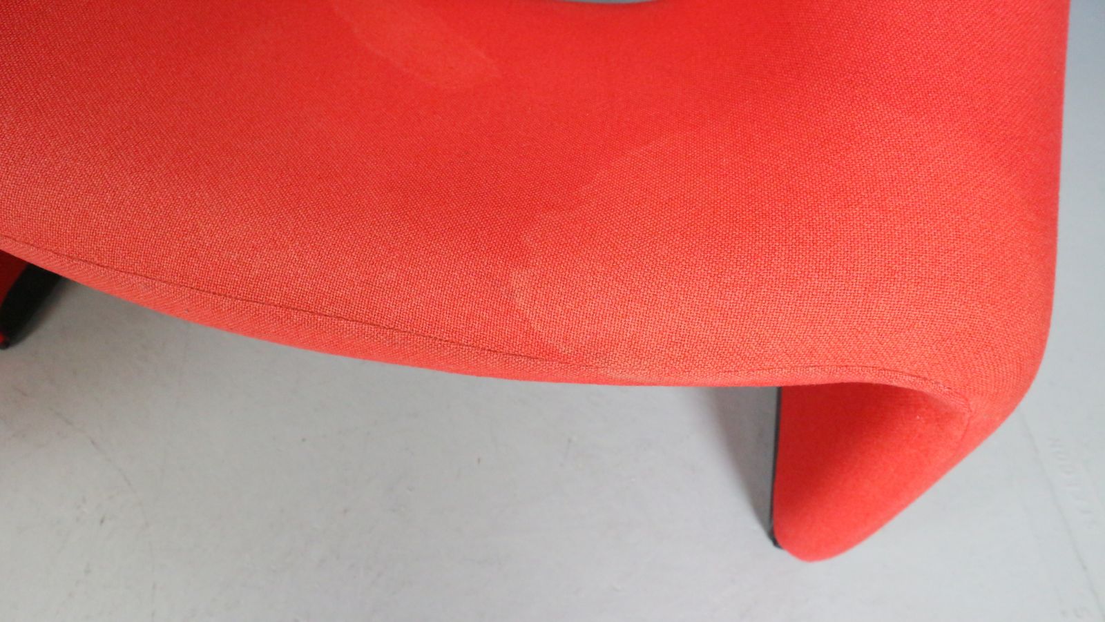 Pierre Paulin Set Of 2 F598 Groovy Armchairs For Artifort New Upholstery, 1972 photo for sale