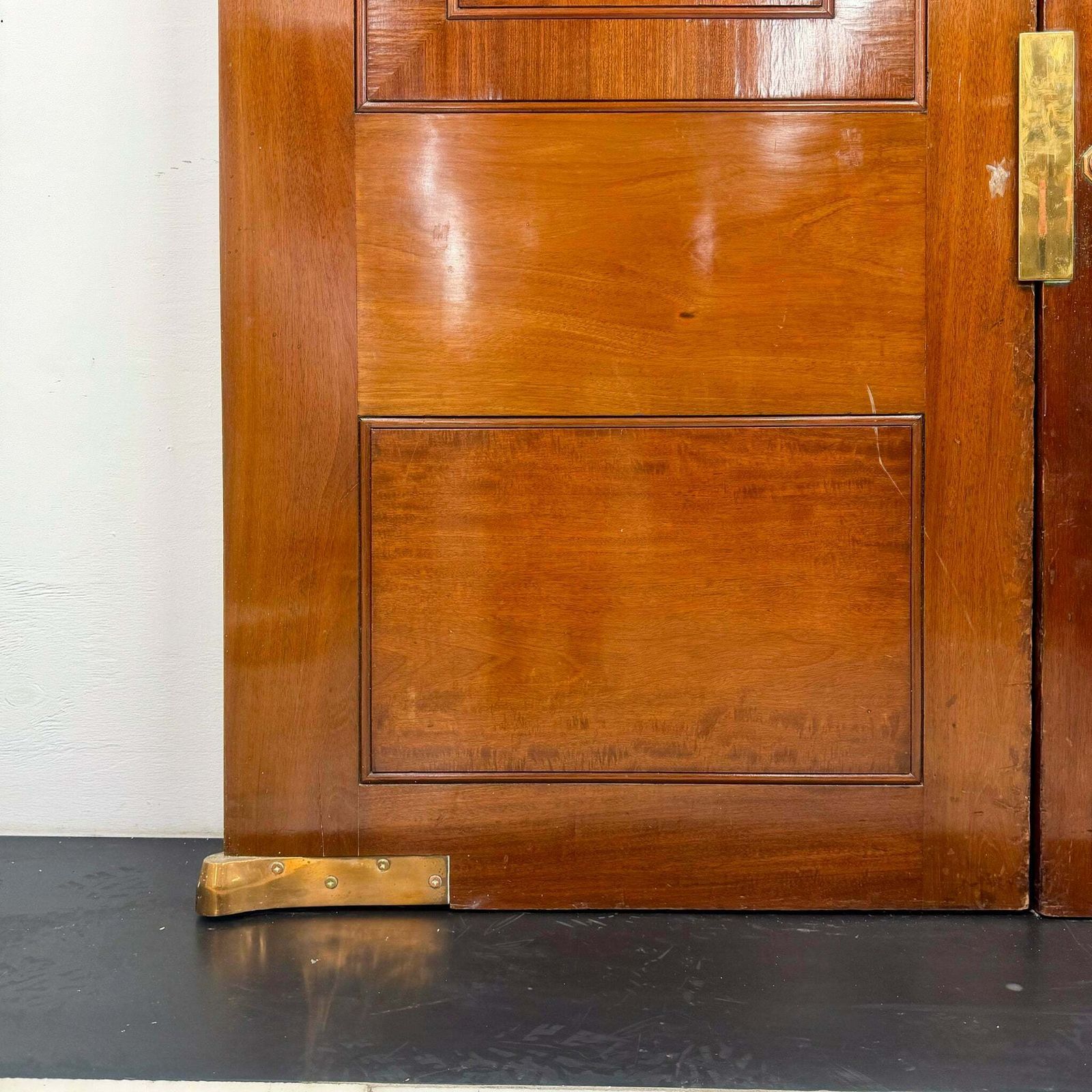 photo vinterior Clothworkers' Pair Of Doors With Georgian Wire Viewing Windows   214.5cm X 157.5cm