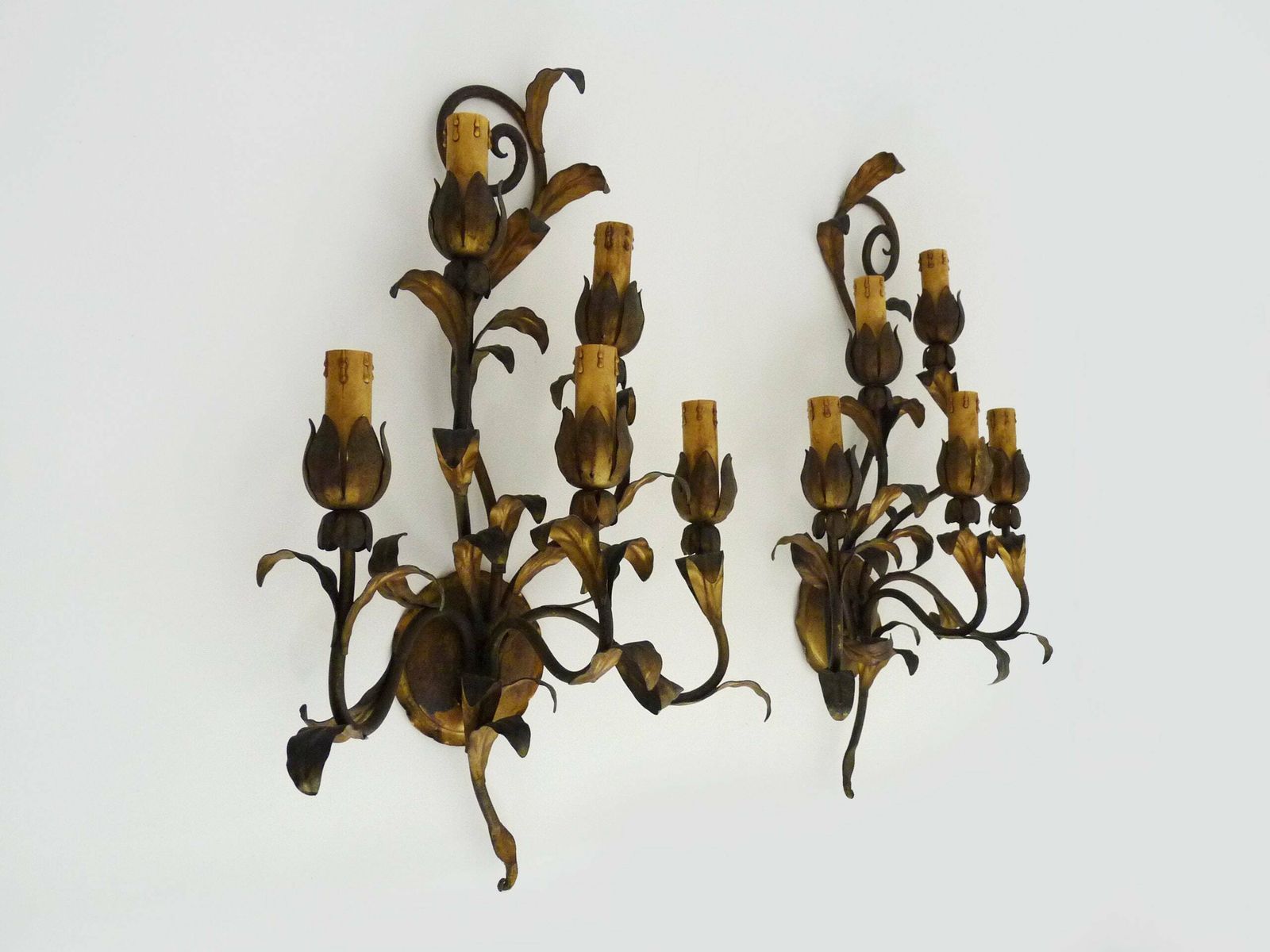 Magnificent Pair Of Vintage Italian Wall Lights In Gilded Metal, Glass Pendants. photo Lighting
