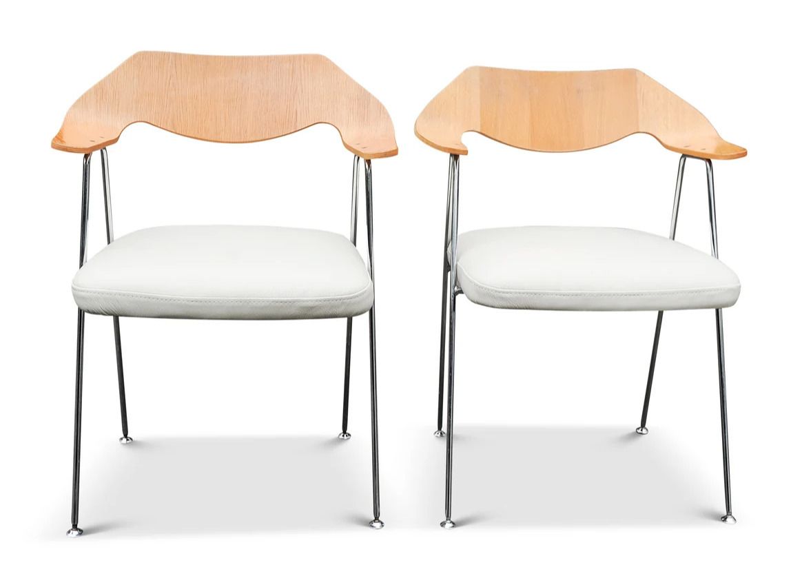 photo furniture Pair Of Hille By British Designer Robin Day Model 675 Bent Oak Plywood & Chrome Easy Chair With White Leather Seats 1960's Made In England Ol