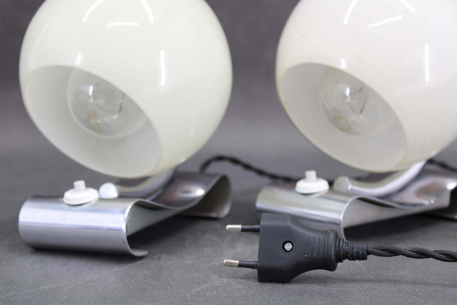 1930s Pair Of Art Deco Chrome Plated Table Lamps, Czechoslovakia photo vinterior