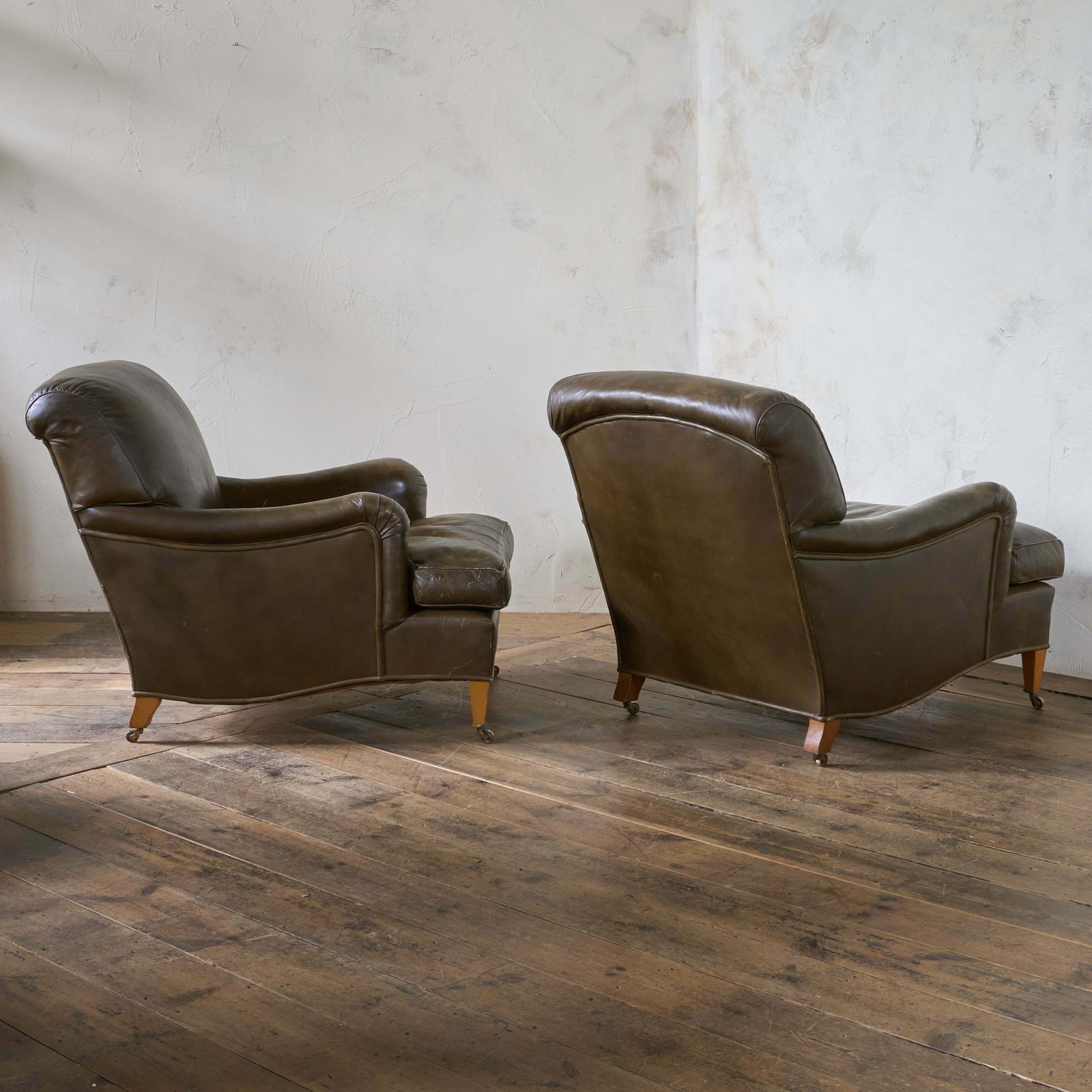 Howard And Sons   Pair Of Ivor Armchairs photo Furniture
