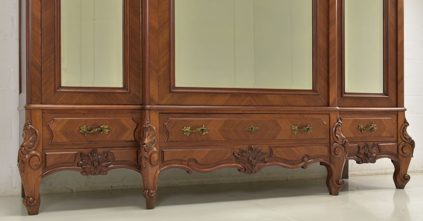 photo furniture Antique Restored Large Mahogany Wardrobe With Clothes Rail And Shelves Ca. 1900