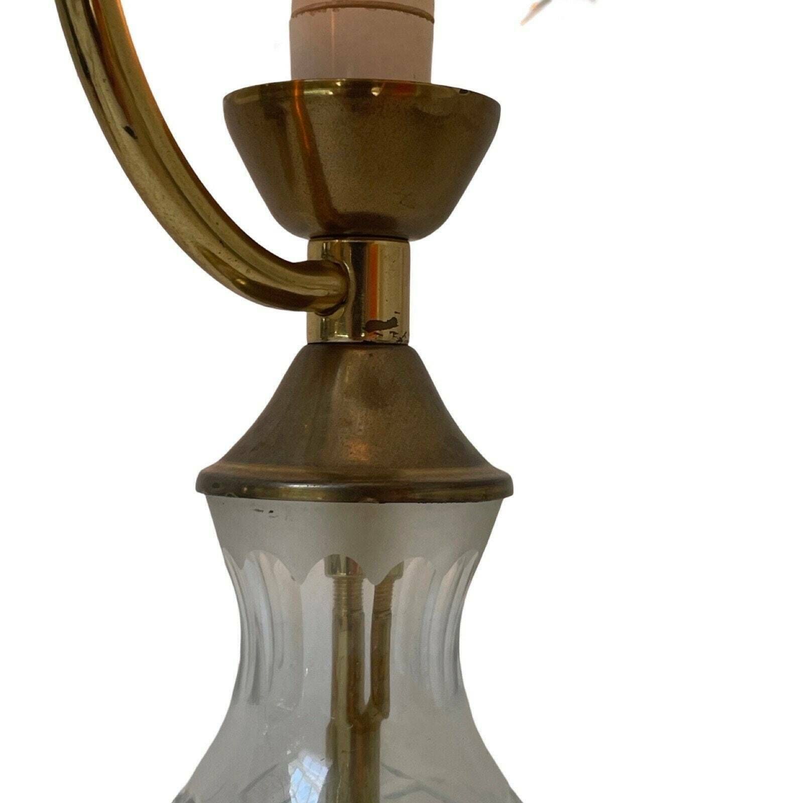 photo furniture Vintage / Hollywood Regency   Crystal Glass Table Lamp With Brass Base   In Great Condition
