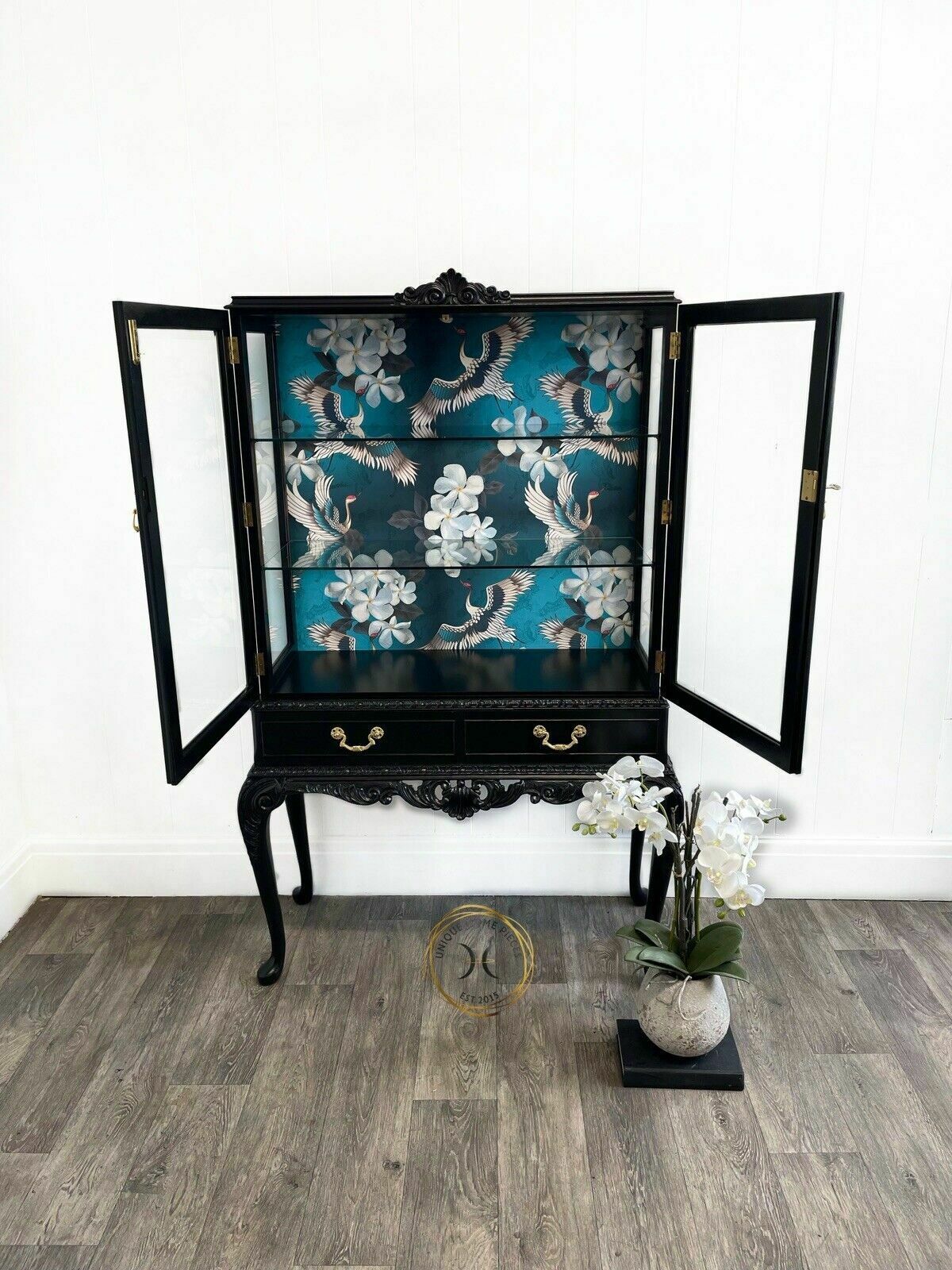 Black Bevelled Glass Door Display Cabinet With Turquoise Crane Design photo furniture