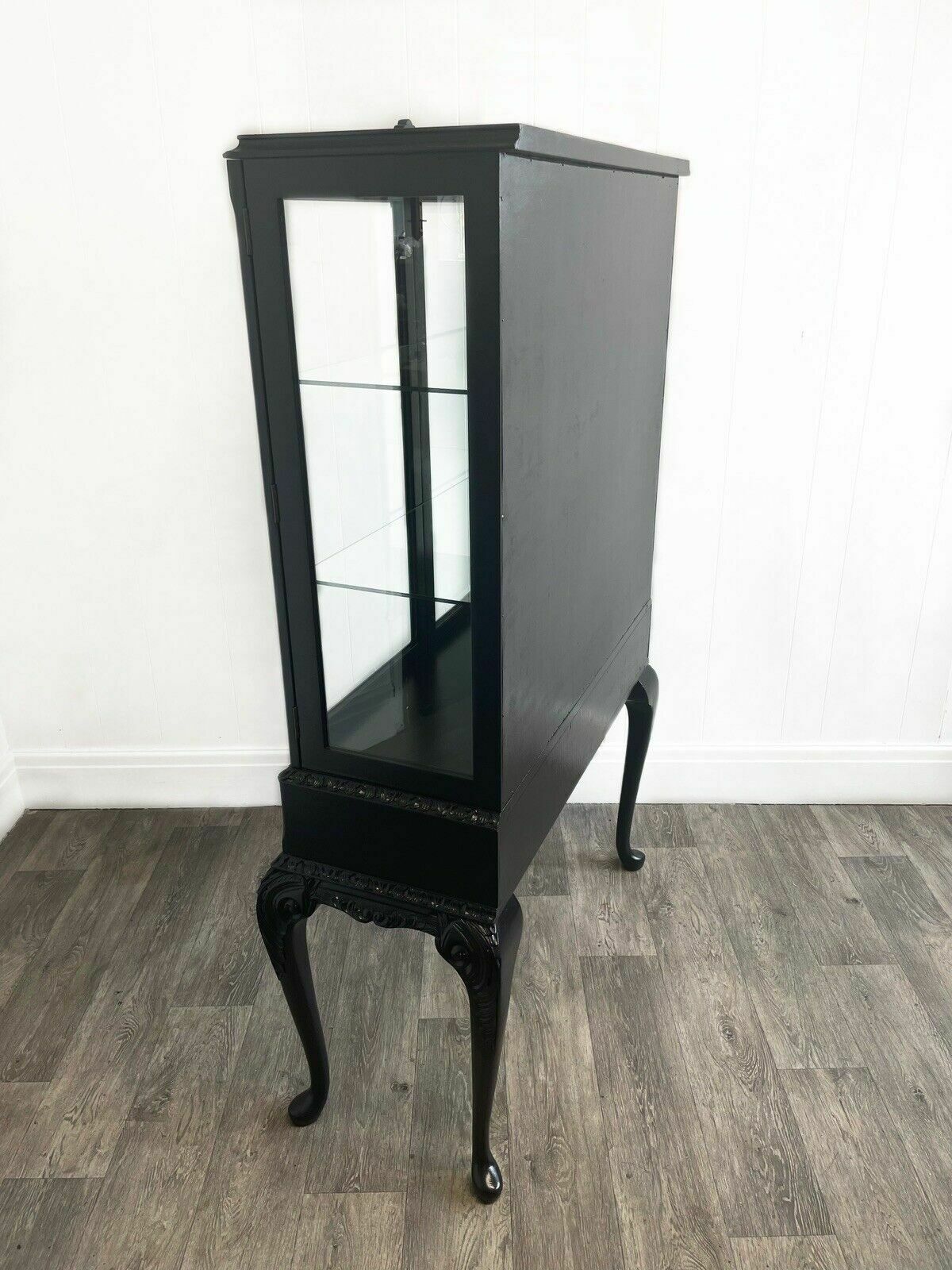 Black Bevelled Glass Door Display Cabinet With Turquoise Crane Design photo vinterior