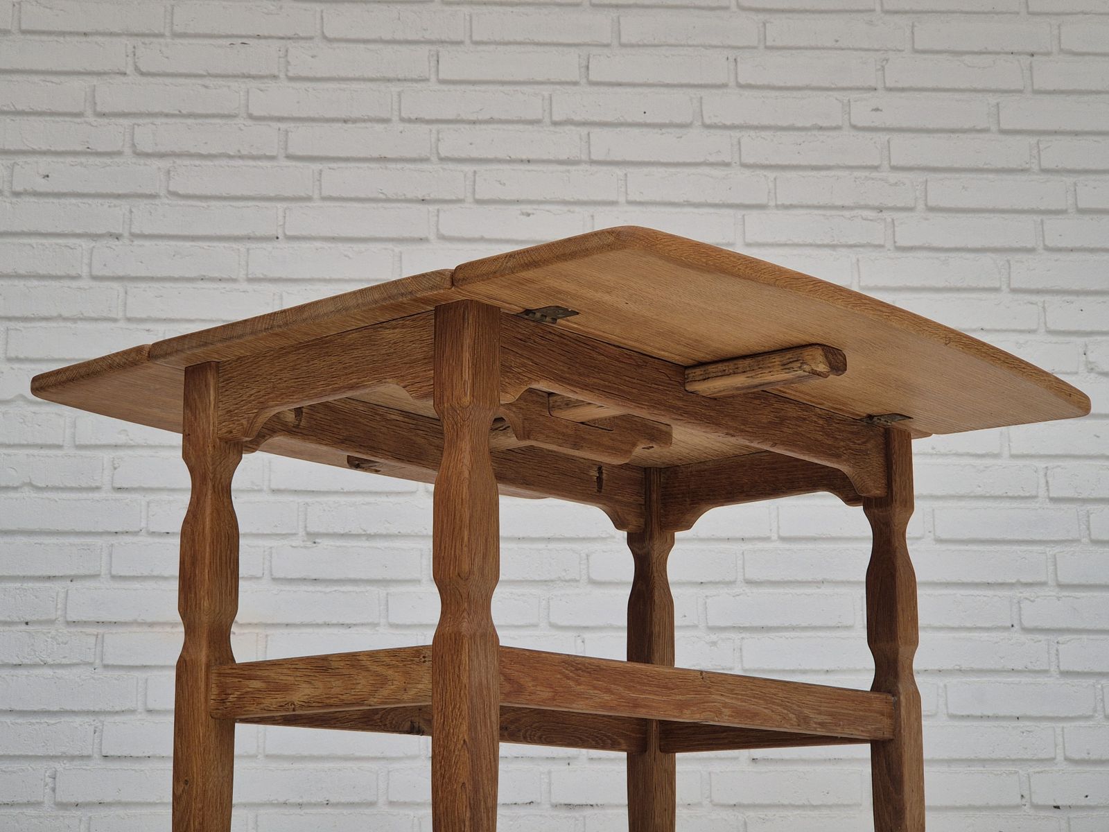 photo vinterior 1970s, Danish Design By Henning Kjærnulf For Eg Kvalitetsmøbel, Foldable Table, Oak.