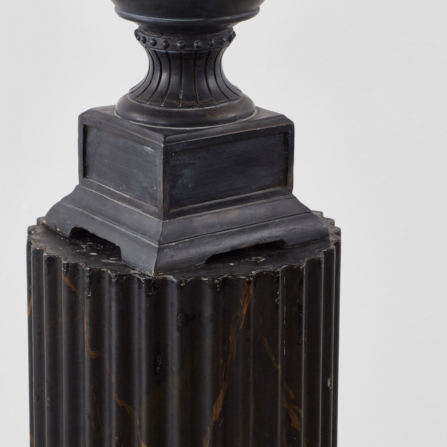 Scalloped Tin Plinth With Lamp Uk, Late 19th Century photo Lighting