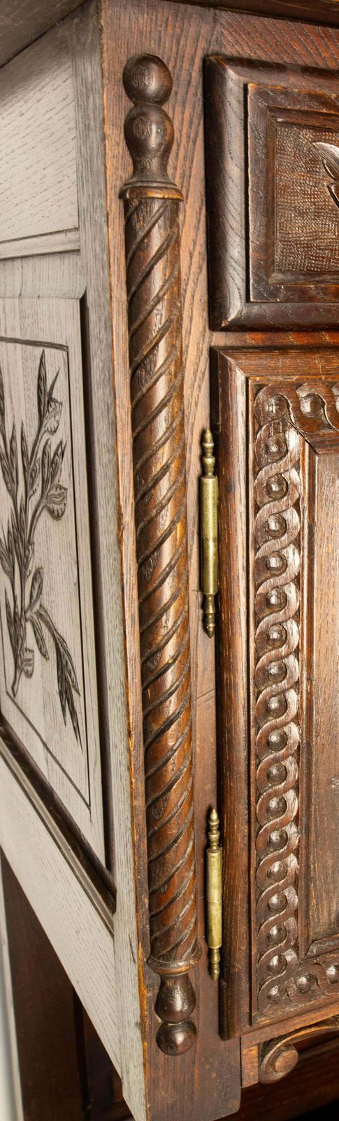 photo vinterior French Brittany Dressoir Buffet Chesnut Cabinet With Blazons, Late 19th Century