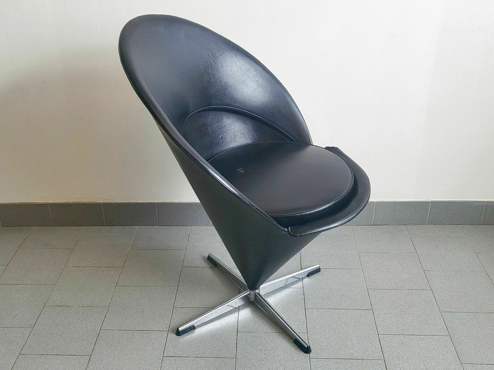 photo buy Vintage Cone Chair K1 Armchair By Verner Panton 1950 Black Faux Leather & Steel