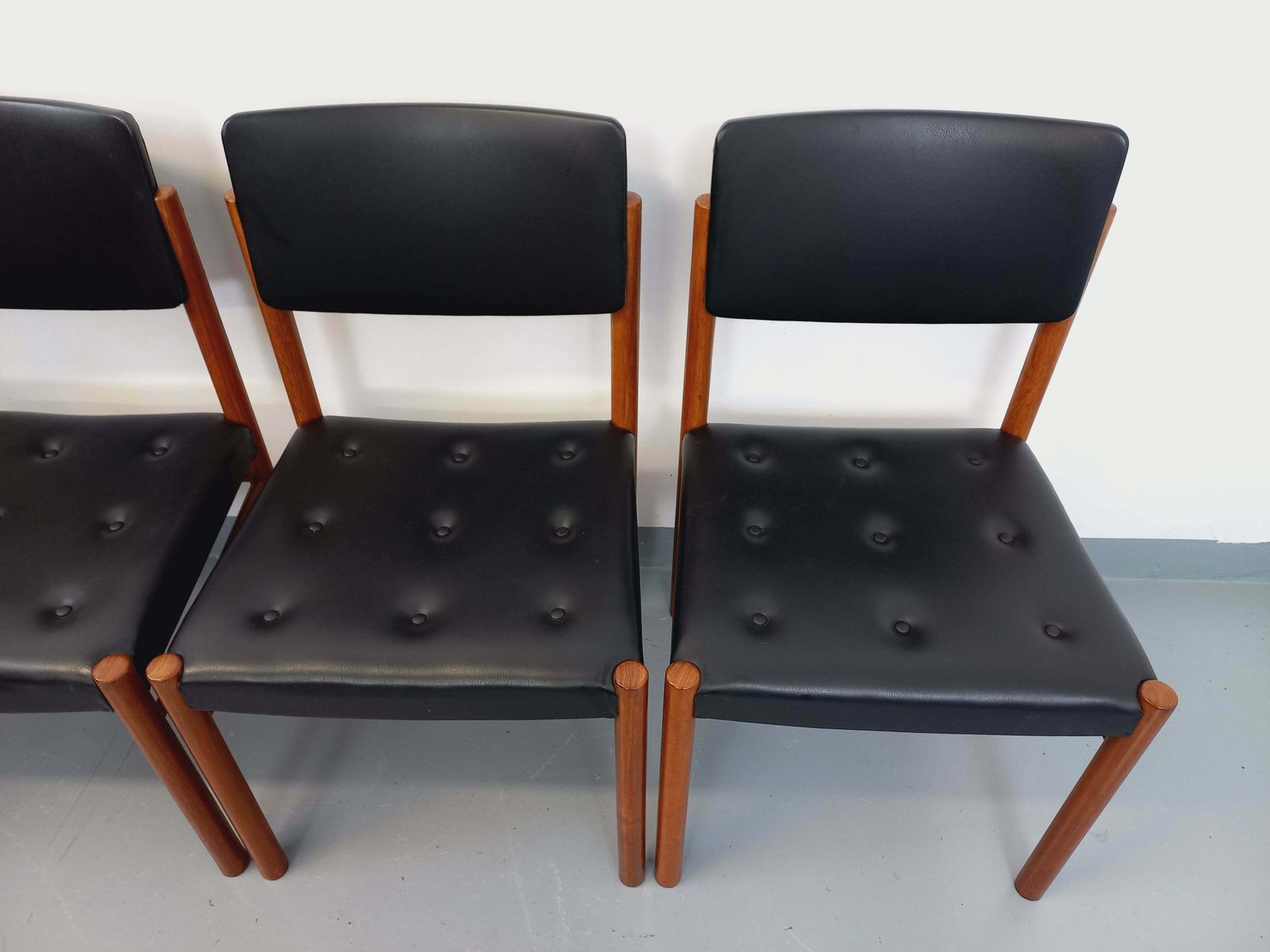 608.0 4 Scandinavian Chairs In Teak And Skai photo