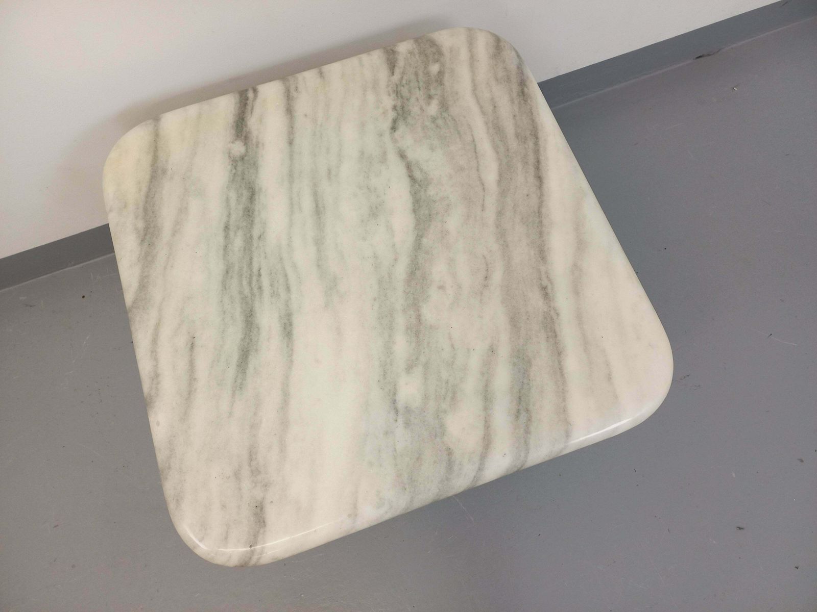 photo furniture Table basse carrée en marbre blanc
