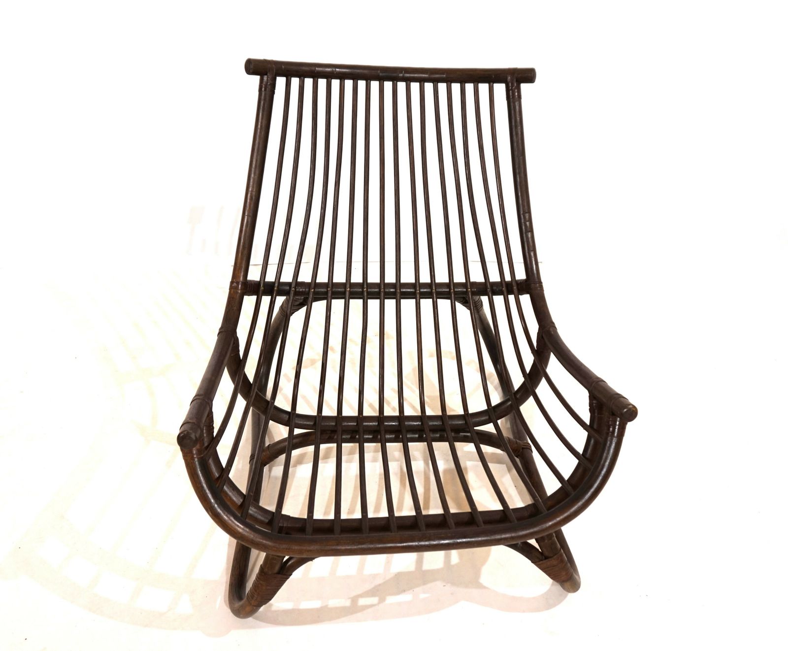 photo vintage Manou Rattan Lounge Chair In Pagoda Style