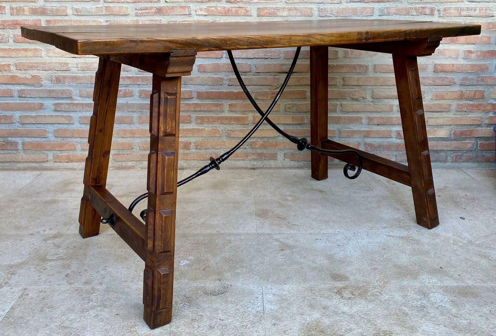 photo for sale Table de travail d'époque en chêne espagnol, XIXe siècle