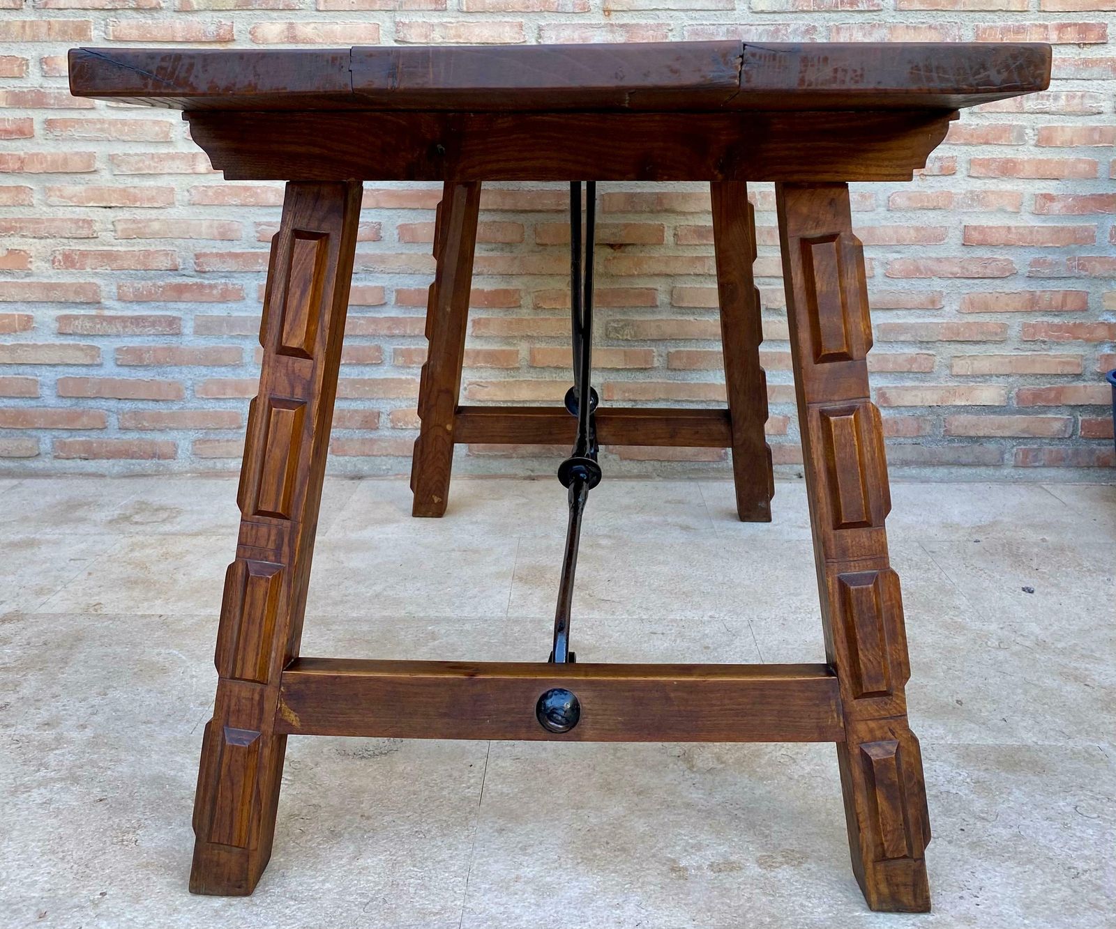 photo vinterior Table de travail d'époque en chêne espagnol, XIXe siècle
