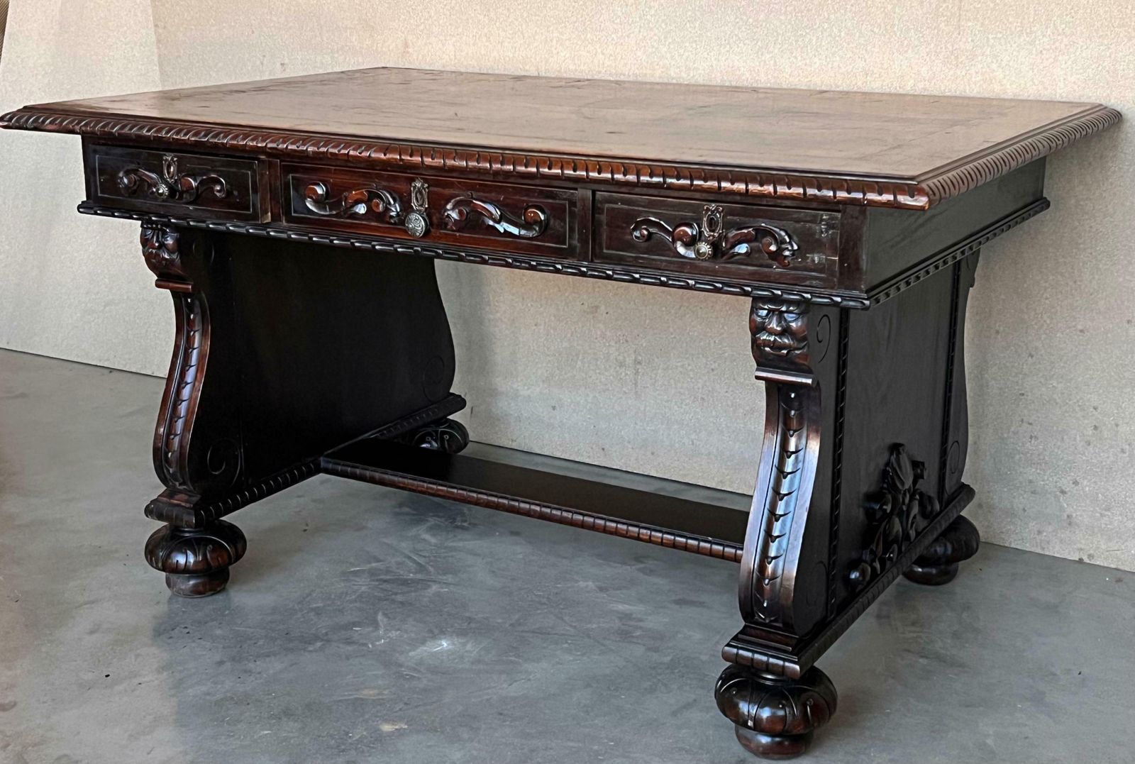 Bureau français de style Renaissance XIXe siècle à trois tiroirs photo 4253.0
