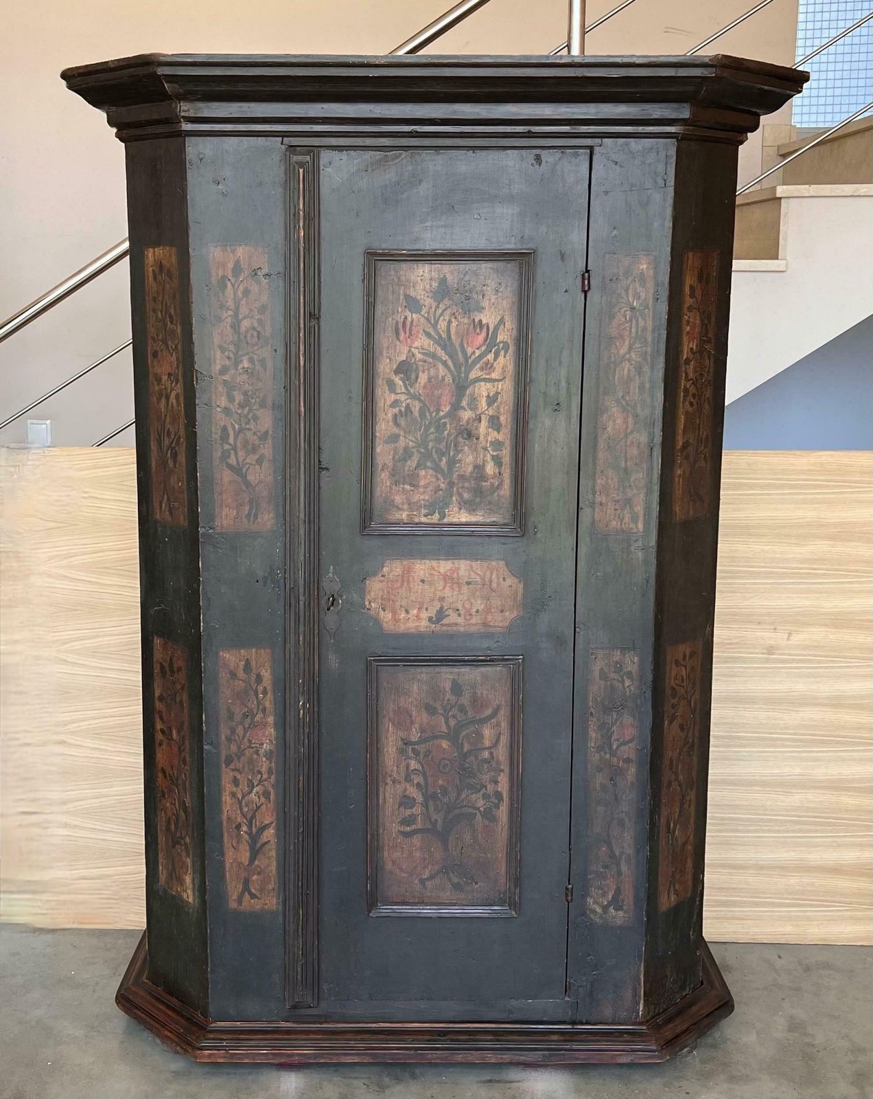 Armoire espagnole peinte, 1788, XVIIIe siècle photo for sale