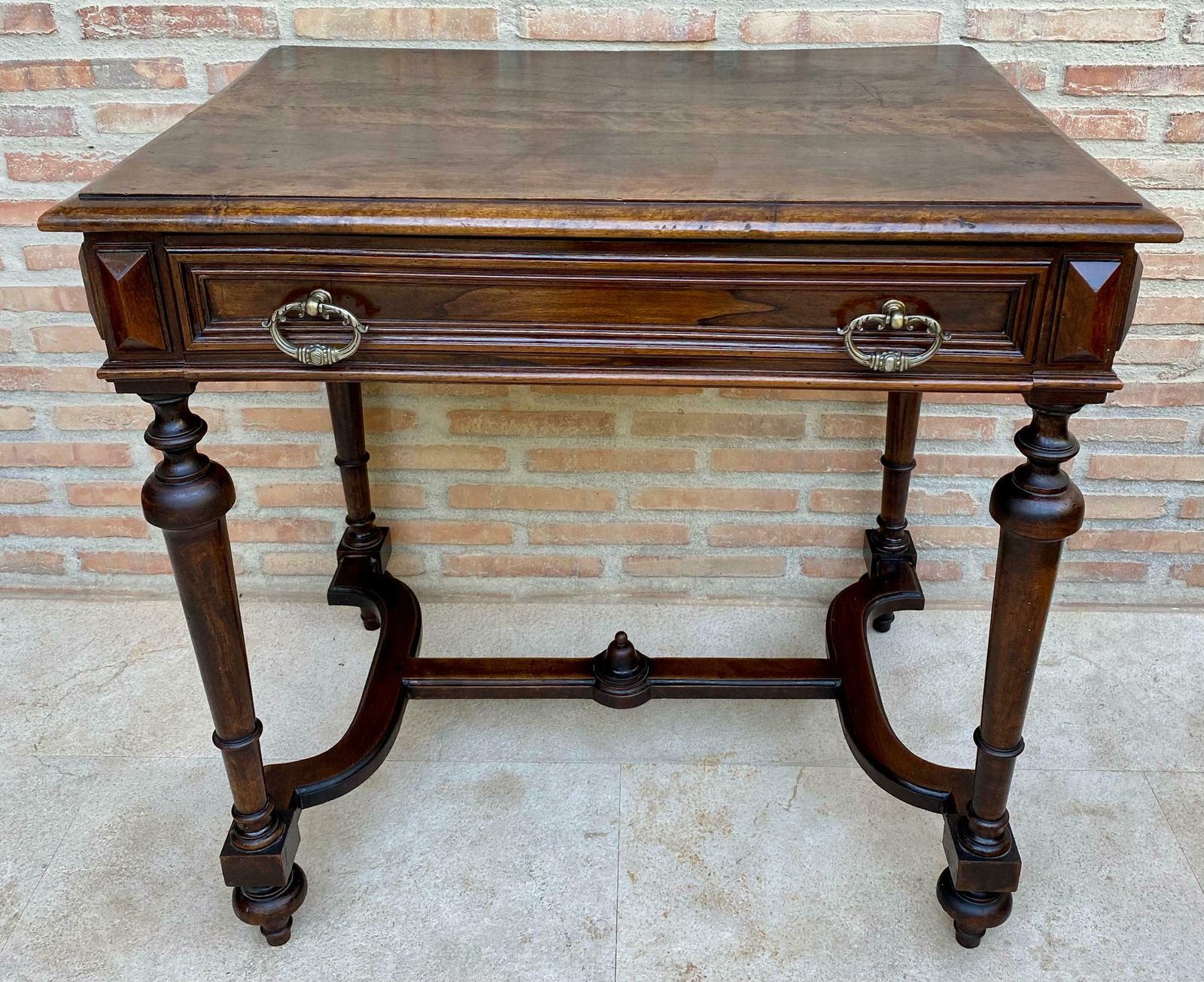 Table d'appoint Louis XVI en noyer avec tiroir, années 1920 photo furniture