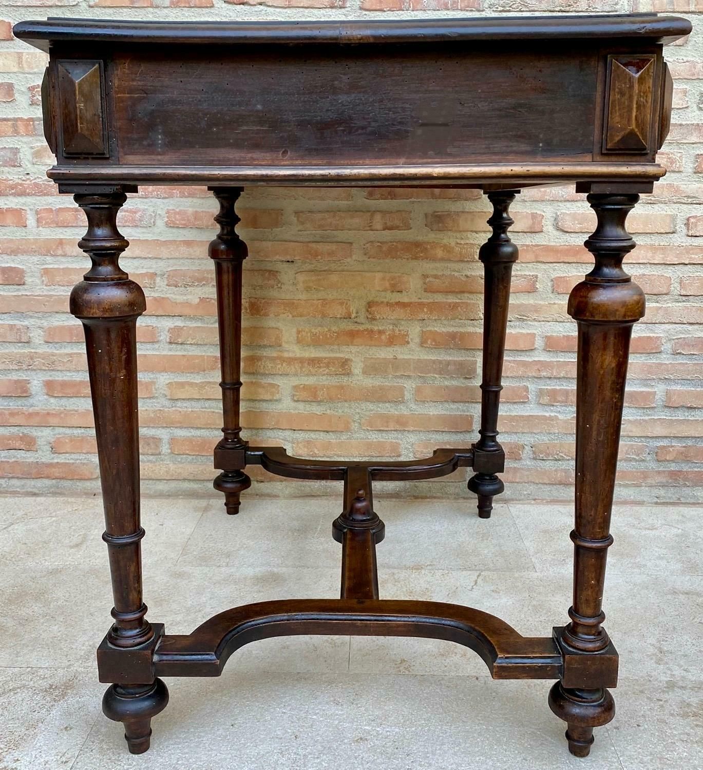photo furniture Table d'appoint Louis XVI en noyer avec tiroir, années 1920