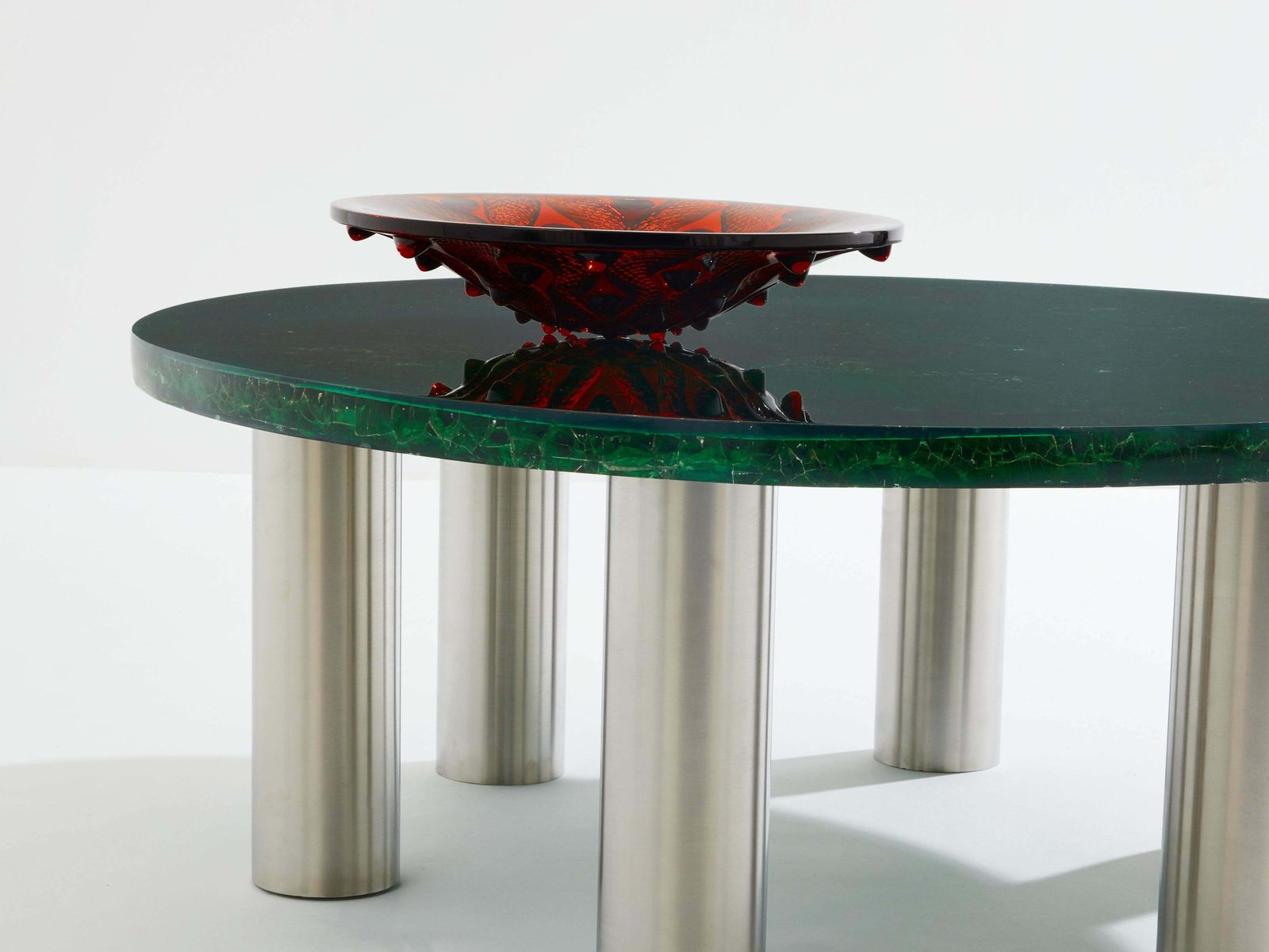 29971.0 Table basse ronde en résine fractale Marie-Claude de Fouquières, années 1970 photo
