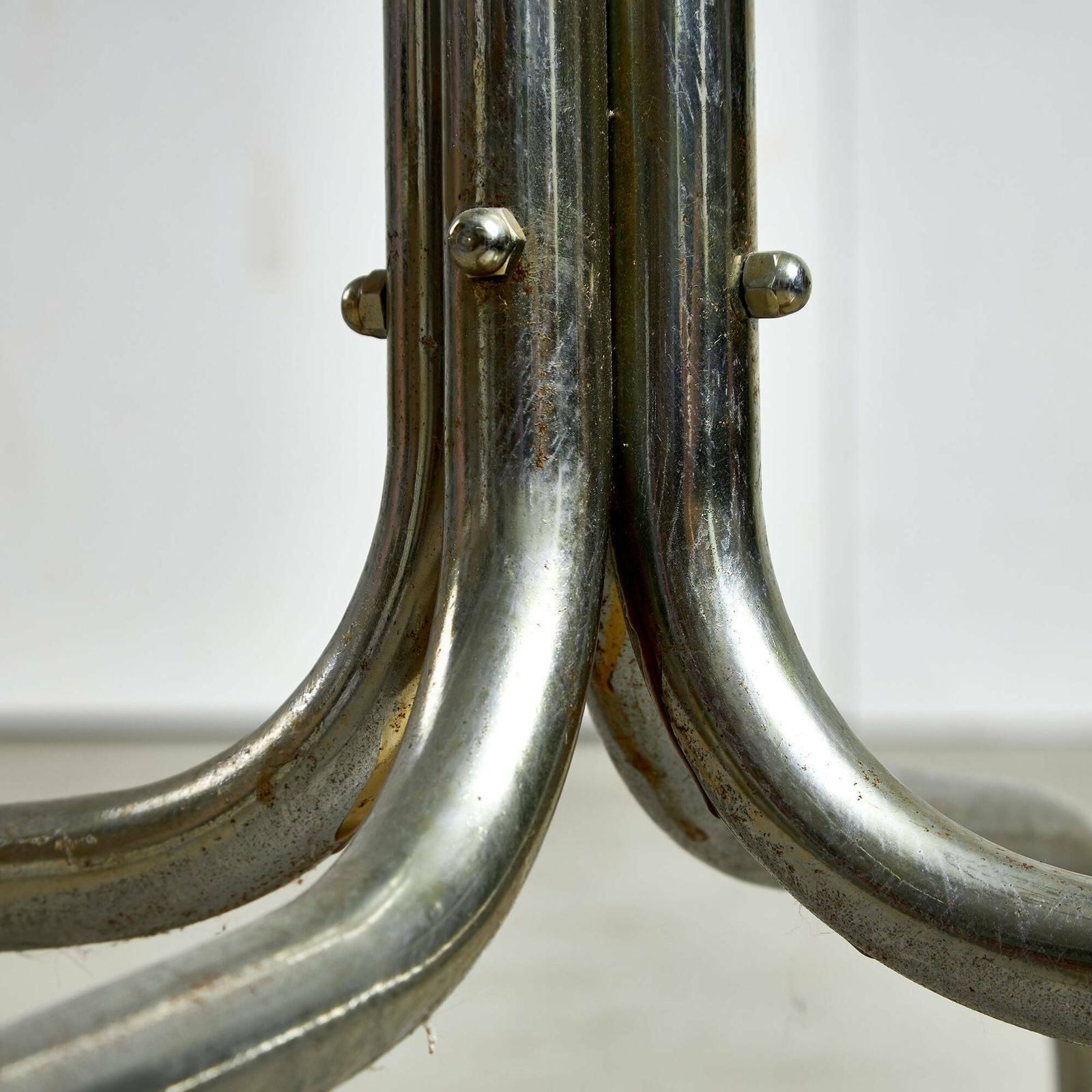 photo furniture Postmodern Coat Rack With Four Arms, Umbrella Stand And Black Vinyl Spheres