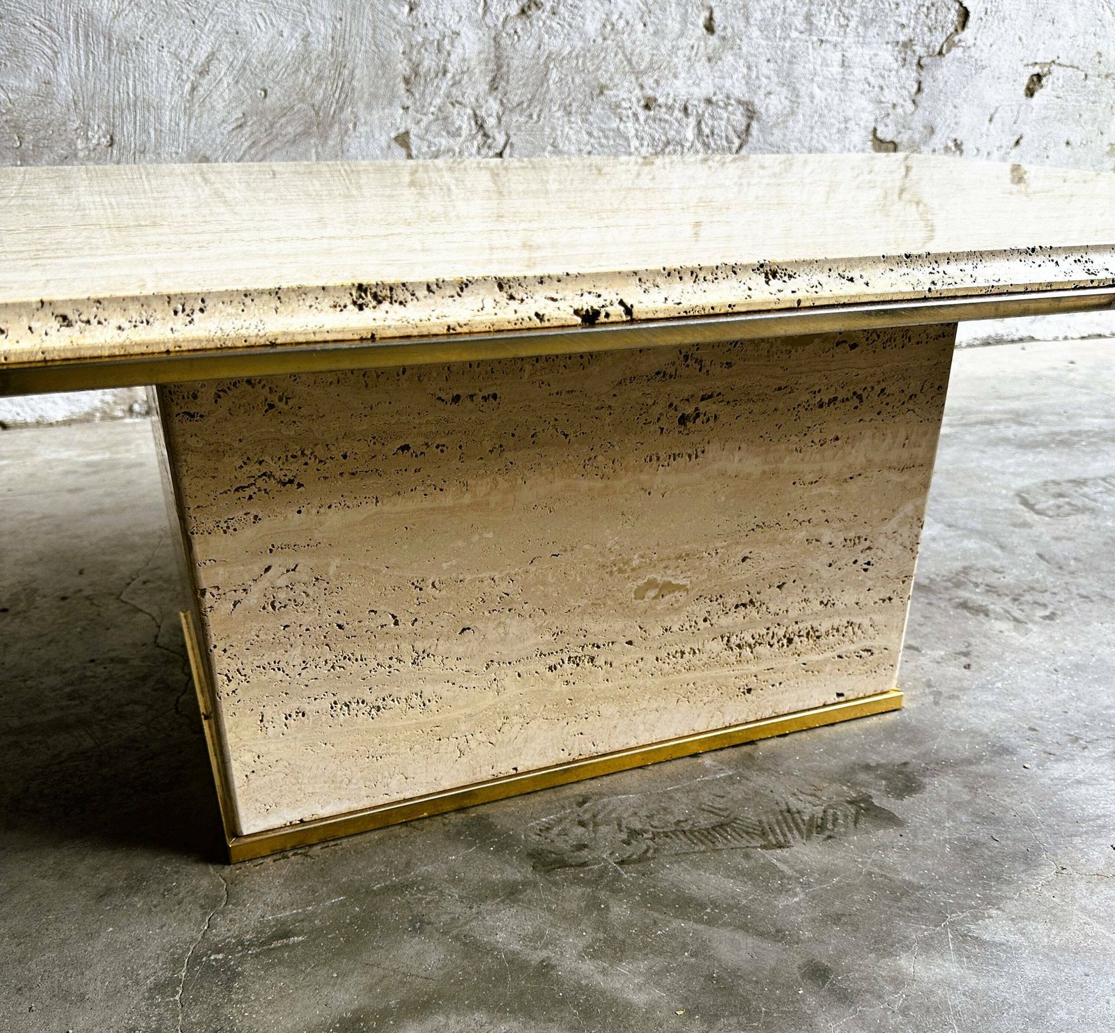 Vintage Travertin Coffee Table With Brass Rim, France 1980s. photo vinterior