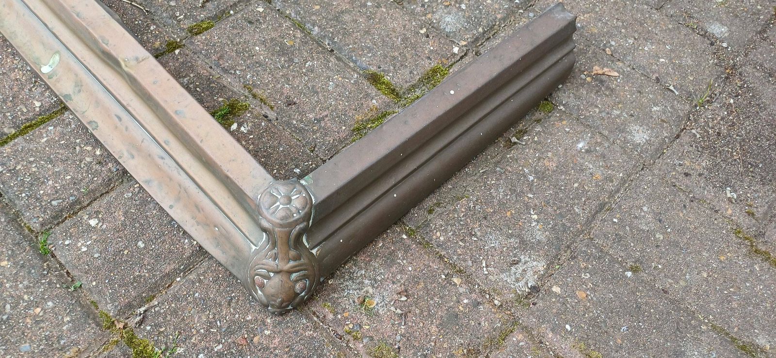 Vintage Age Worn Brass Fender Fire Guard Fireplace. photo vinterior