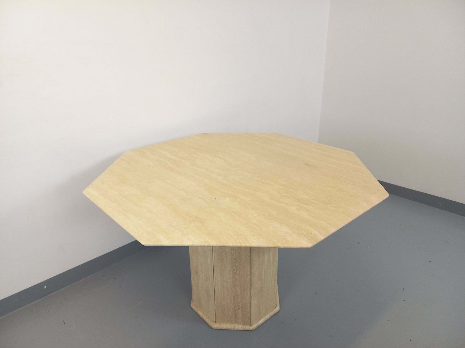 Table octogonale en travertin, années 1980 photo for sale