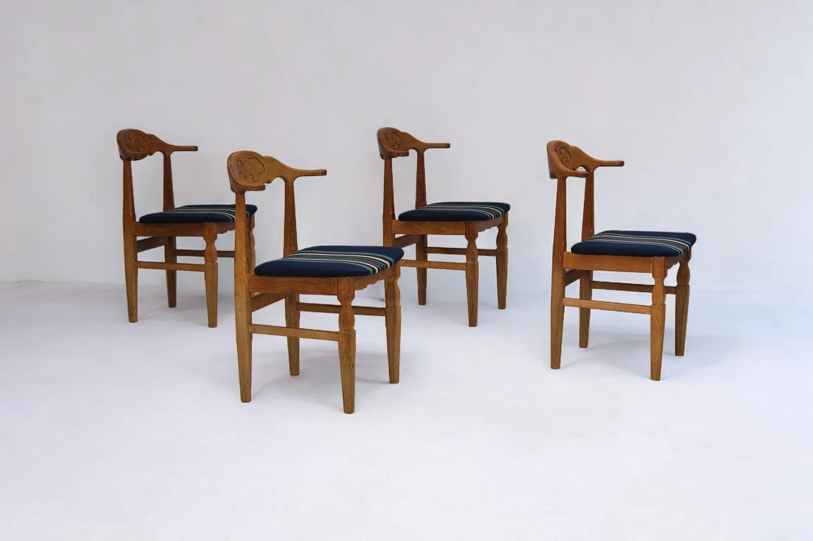 Ca. Jaren 1970, Deens Design Van Henning Kjærnulf Voor Eg Kvalitetsmøbel, Set Van 4 Eetkamerstoelen, In Goede Staat.