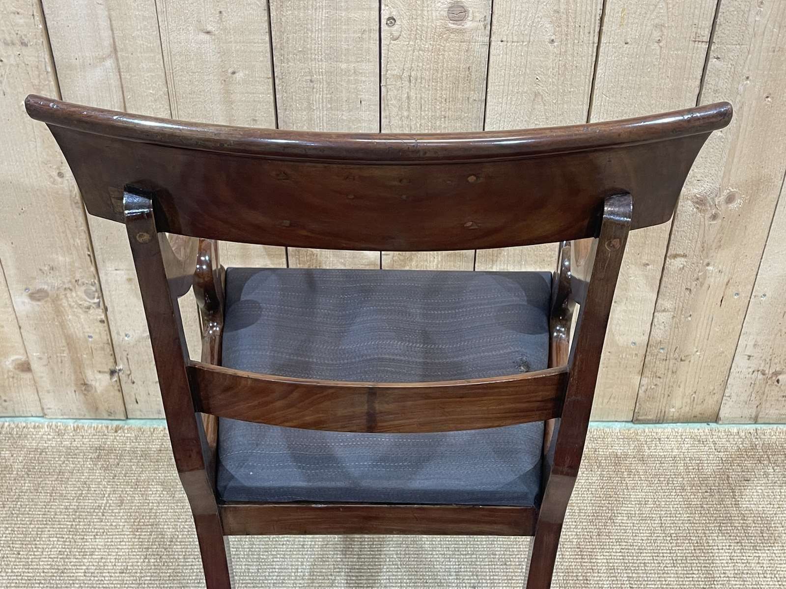 photo furniture 19th Century English Mahogany Armchair