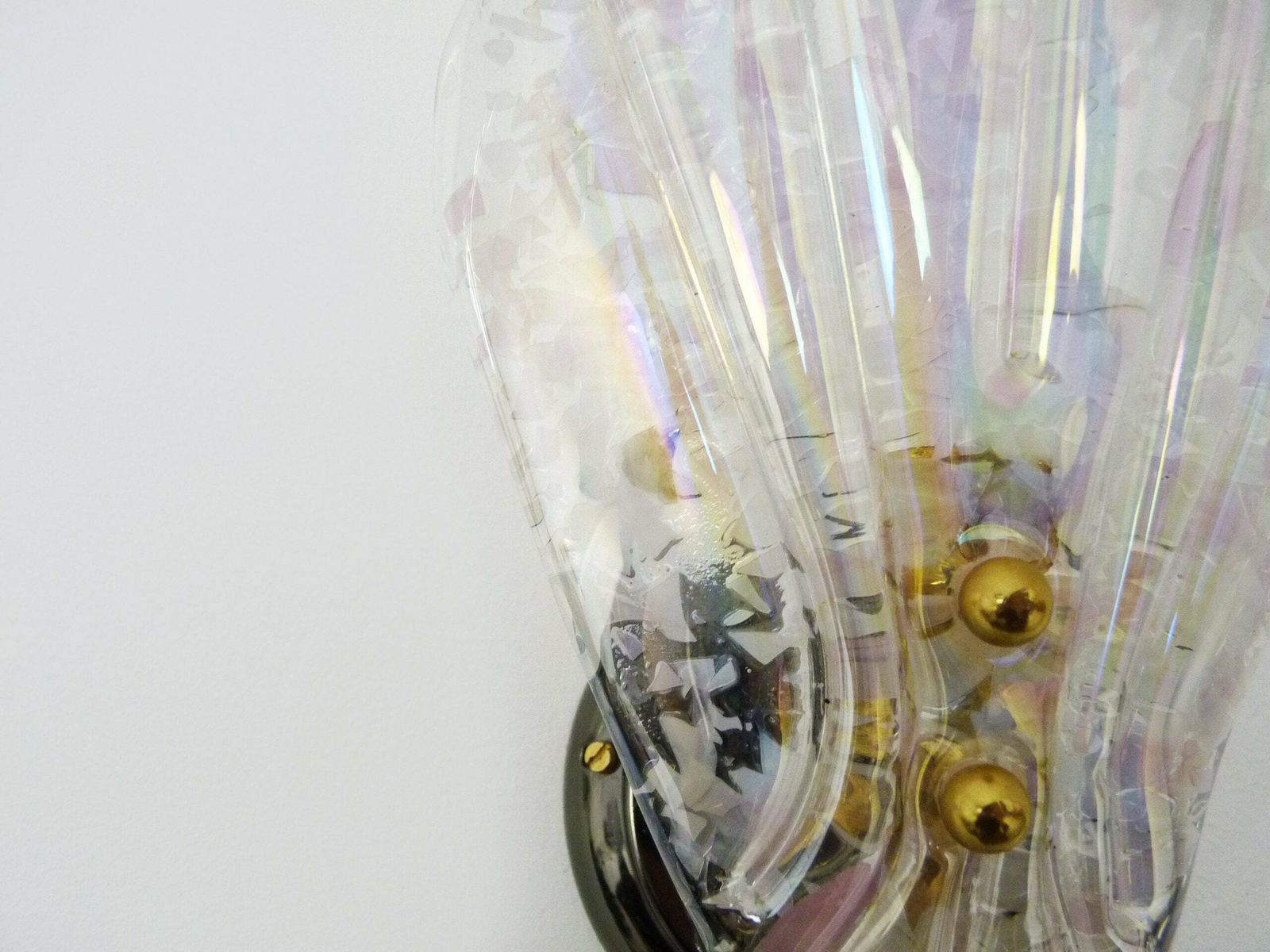 Magnificent Pair Of Vintage Leaf Shaped Wall Lights. In Molded Glass With White And Pink Glitter.. Year 80 photo vinterior