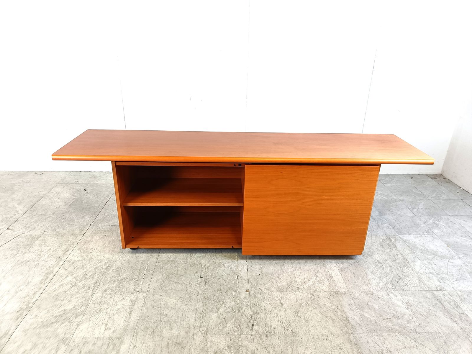 photo vinterior Italian Wooden Sideboard With Sliding Doors, 1990s