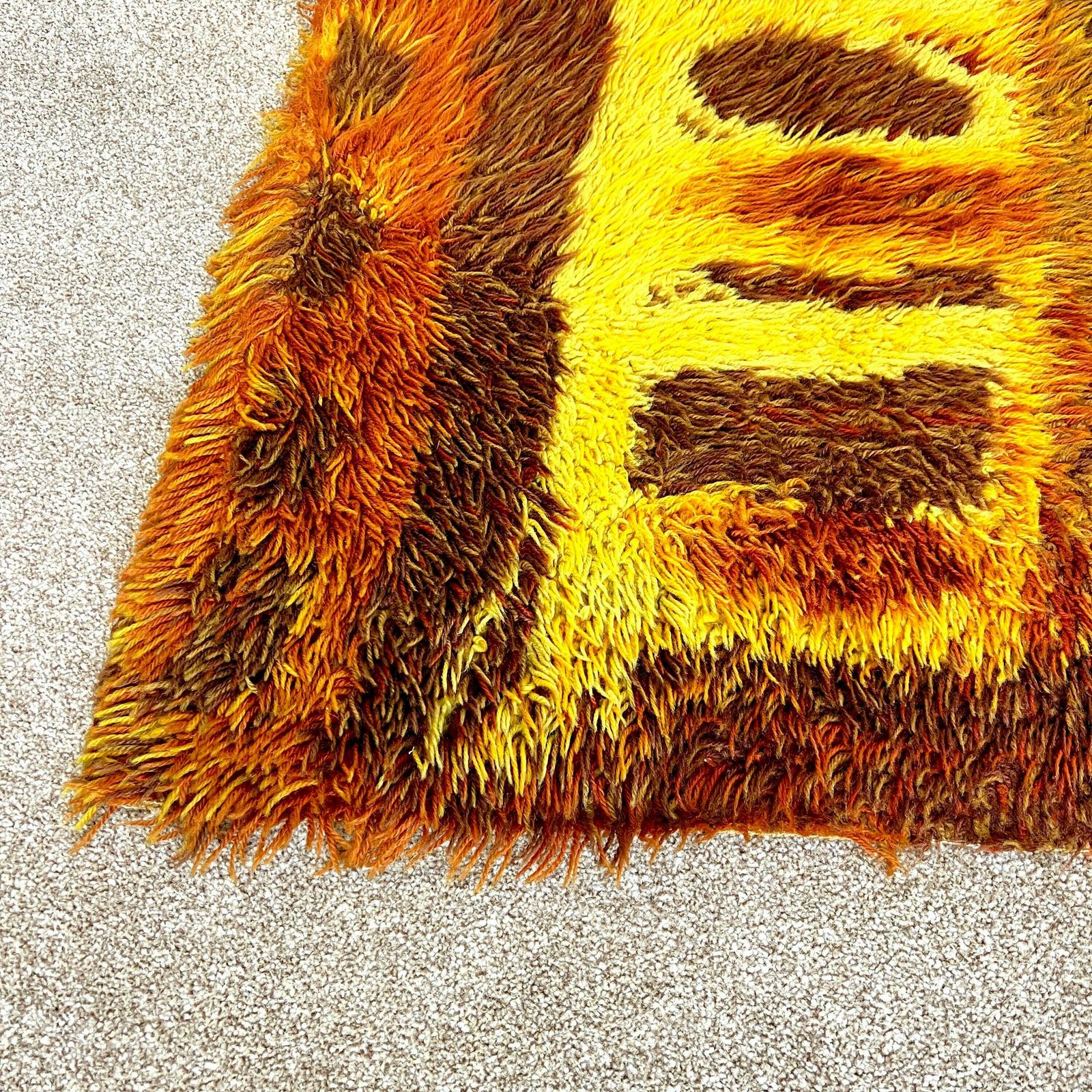 photo furniture Mid Century Orange Brown Rug Rya, Vintage 70s Round Shag Style Rug, Retro 5ft X 3ft
