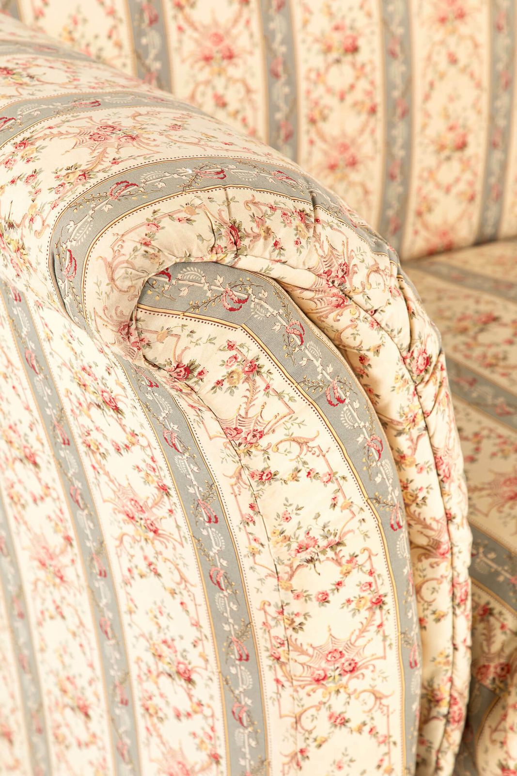 photo furniture Howard And Sons ‘Grantley’ Sofa