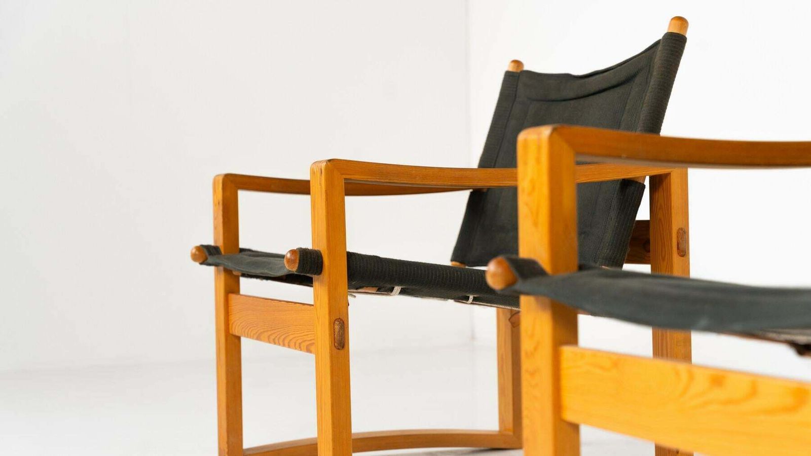 Mid Century Modern Pair Of 'Safari' Armchairs By Børge Jensen For Bernstorffsmin photo 2484.0