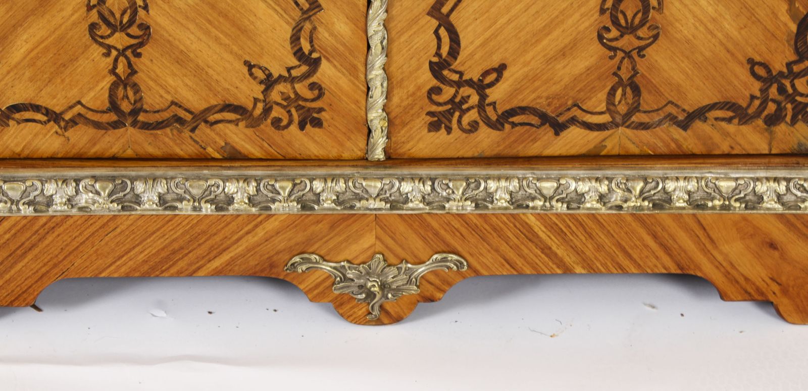 photo vintage Antique Loius XV Revival Marquetry Kingwood Vitrine Display Cabinet 19th Century