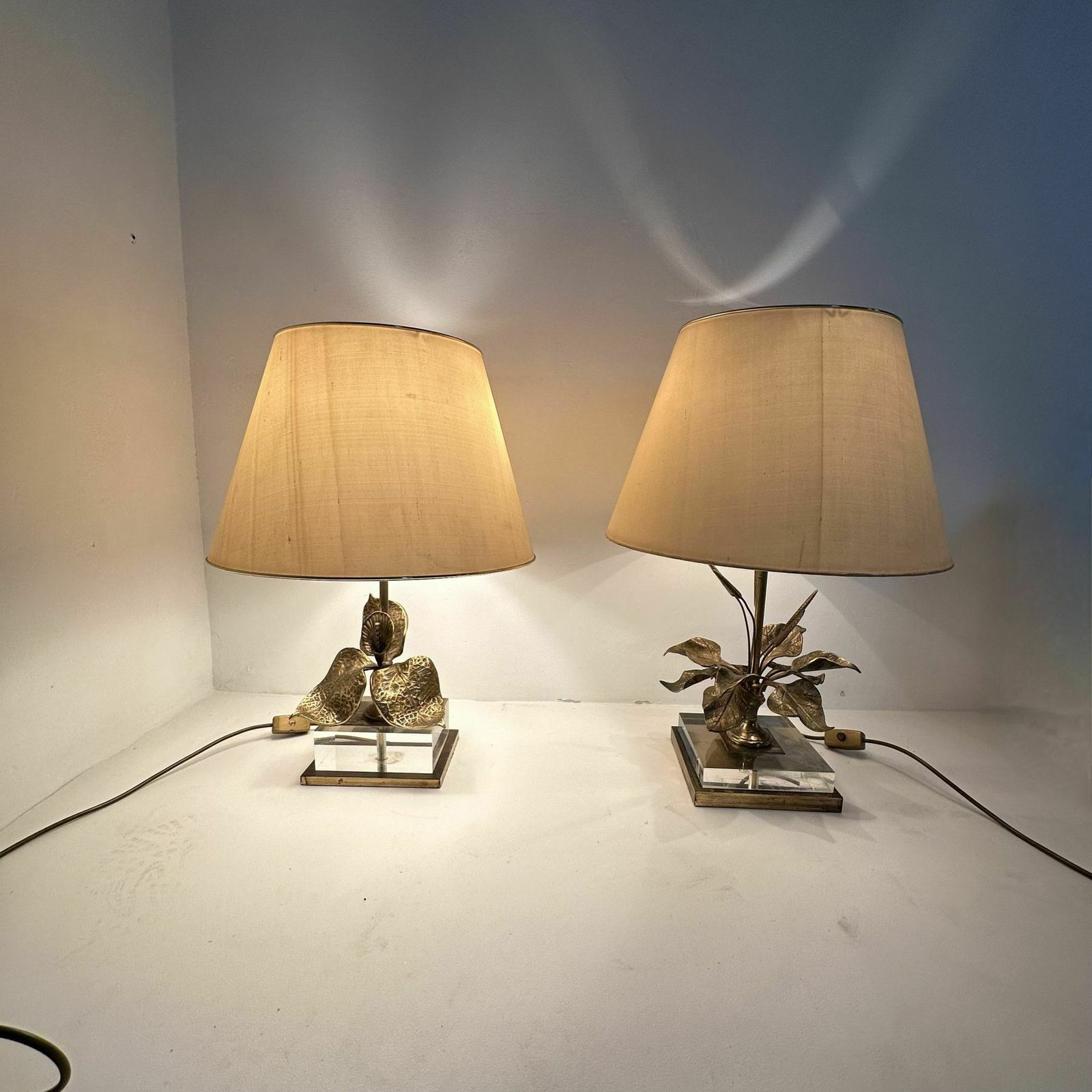 photo buy Hollywood Regency Design Table Lamp Lucite With Brass Flower , 1970s