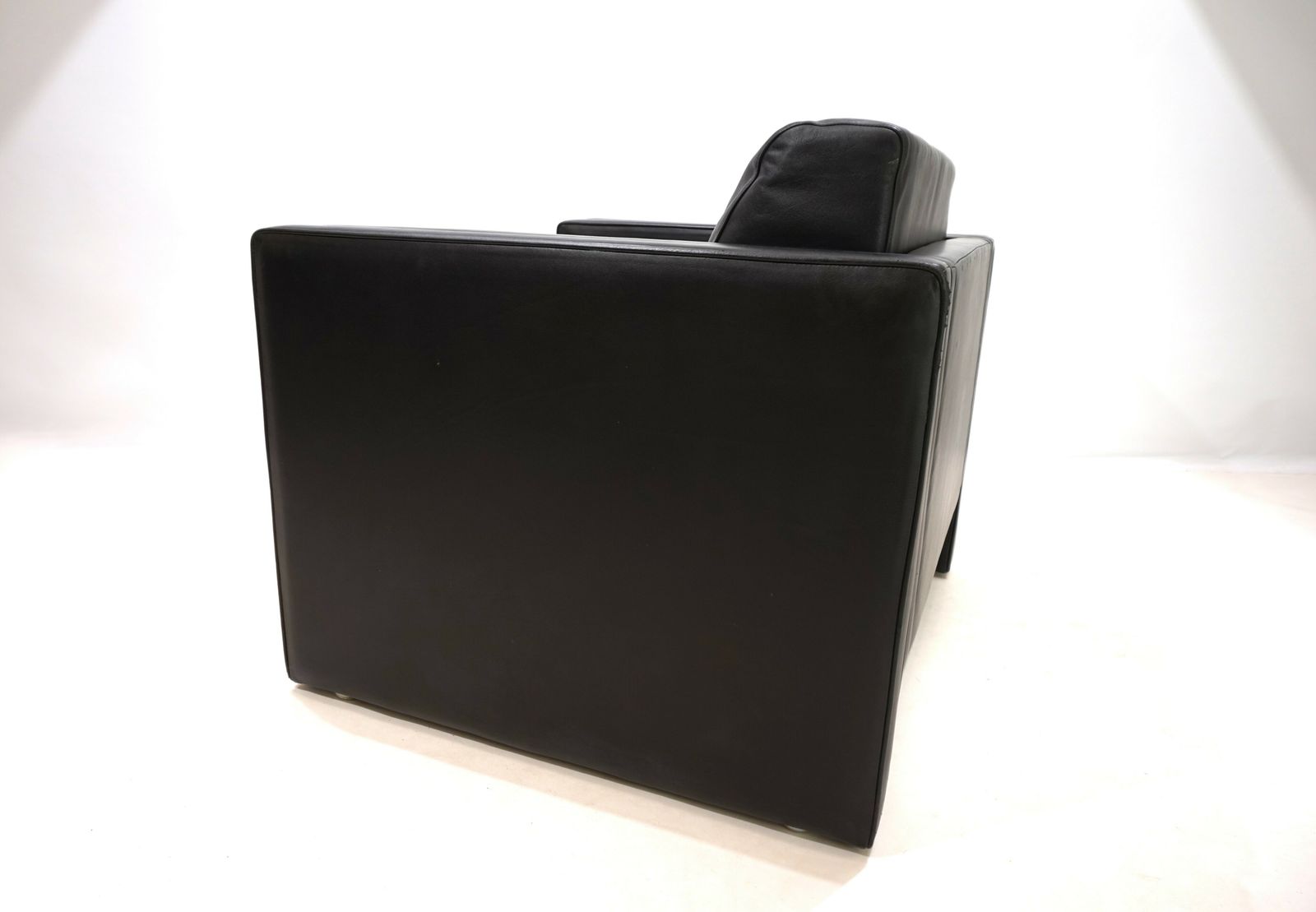 photo furniture Knoll Studio Line Leather Armchair By Jürgen Lange, 1970