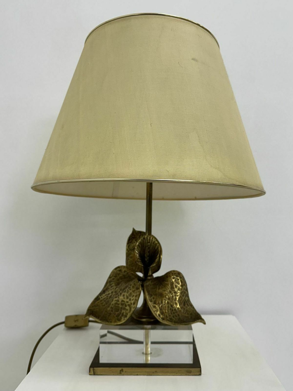 Hollywood Regency Design Tafellamp Lucite Met Messing Bloem, Jaren 1970 photo 787.0