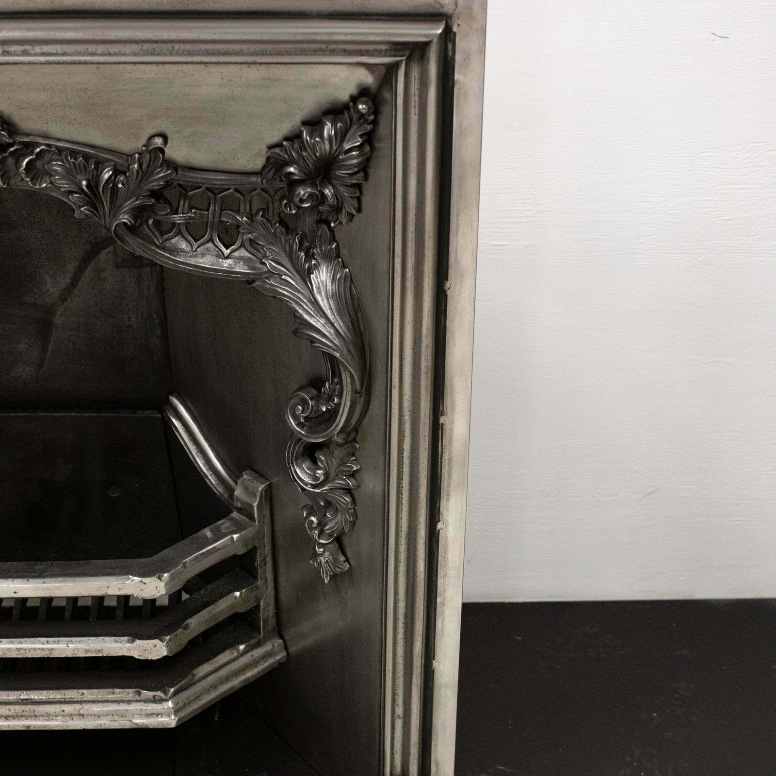 photo furniture Antique Cast Iron Georgian Fireplace Insert