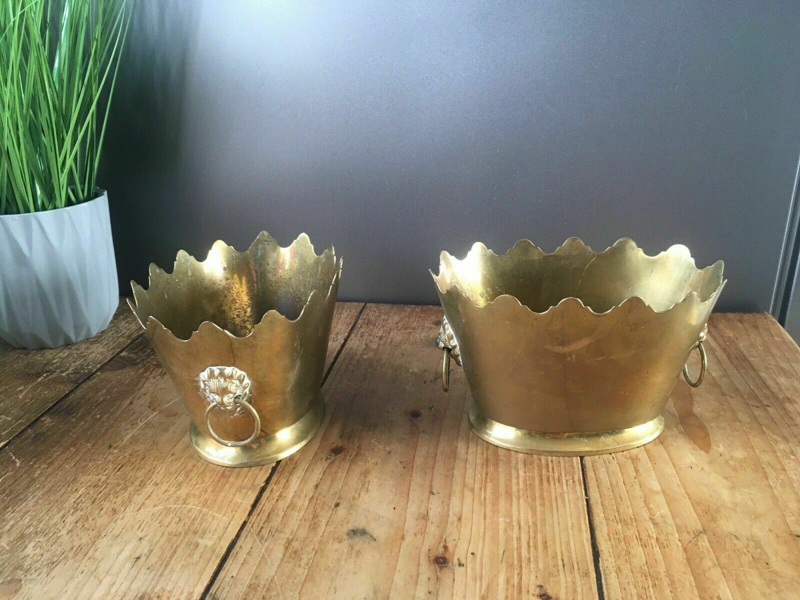 1 Vintage Brass Castellated Lions Head Flower Cachepot Planter Plant Pot Antique