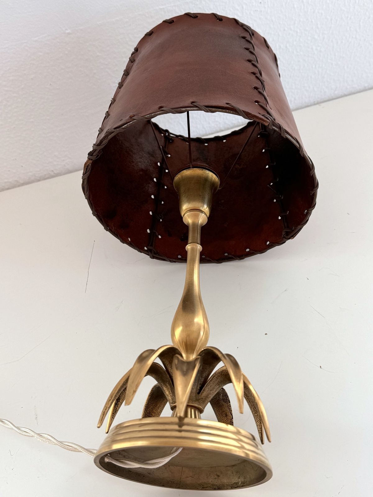 photo for sale Italian Midcentury Palm Leaf Table Lamp In Brass And Leather Lampshade, 1970s