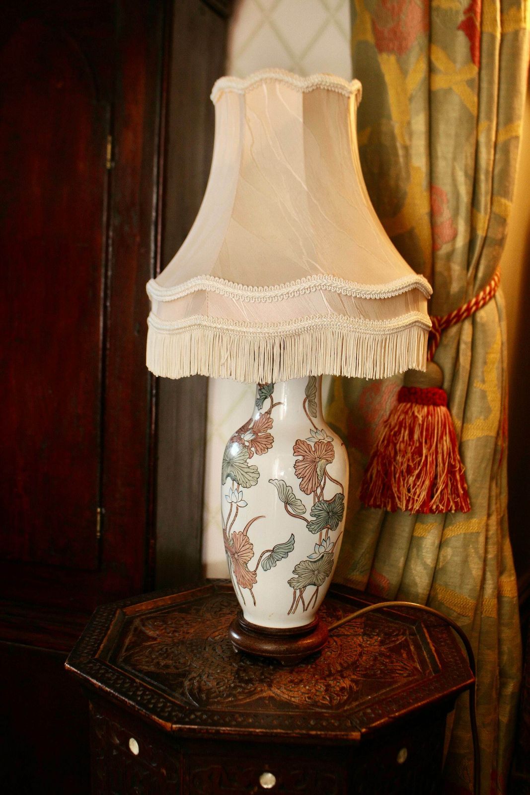 An Attractive Oriental Water Lily Porcelain Lamp On Stand With Pale Pink Shade