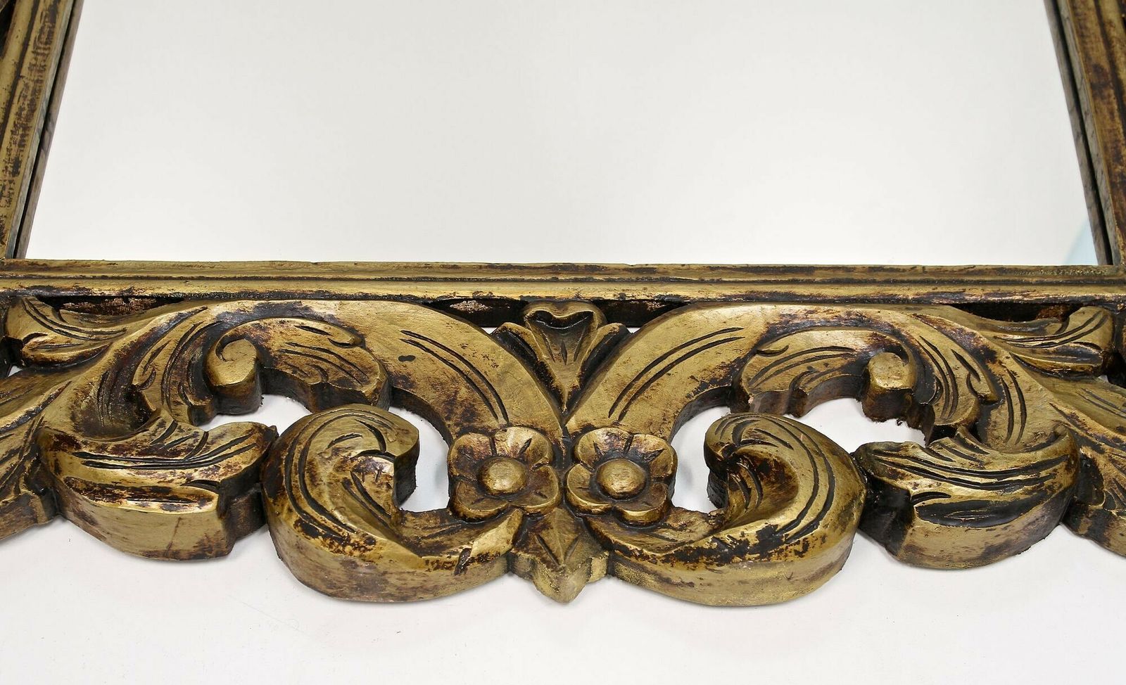 photo furniture Mid Century Italian Gilt Florentine Wall Mirror, Italy Circa 1940/50