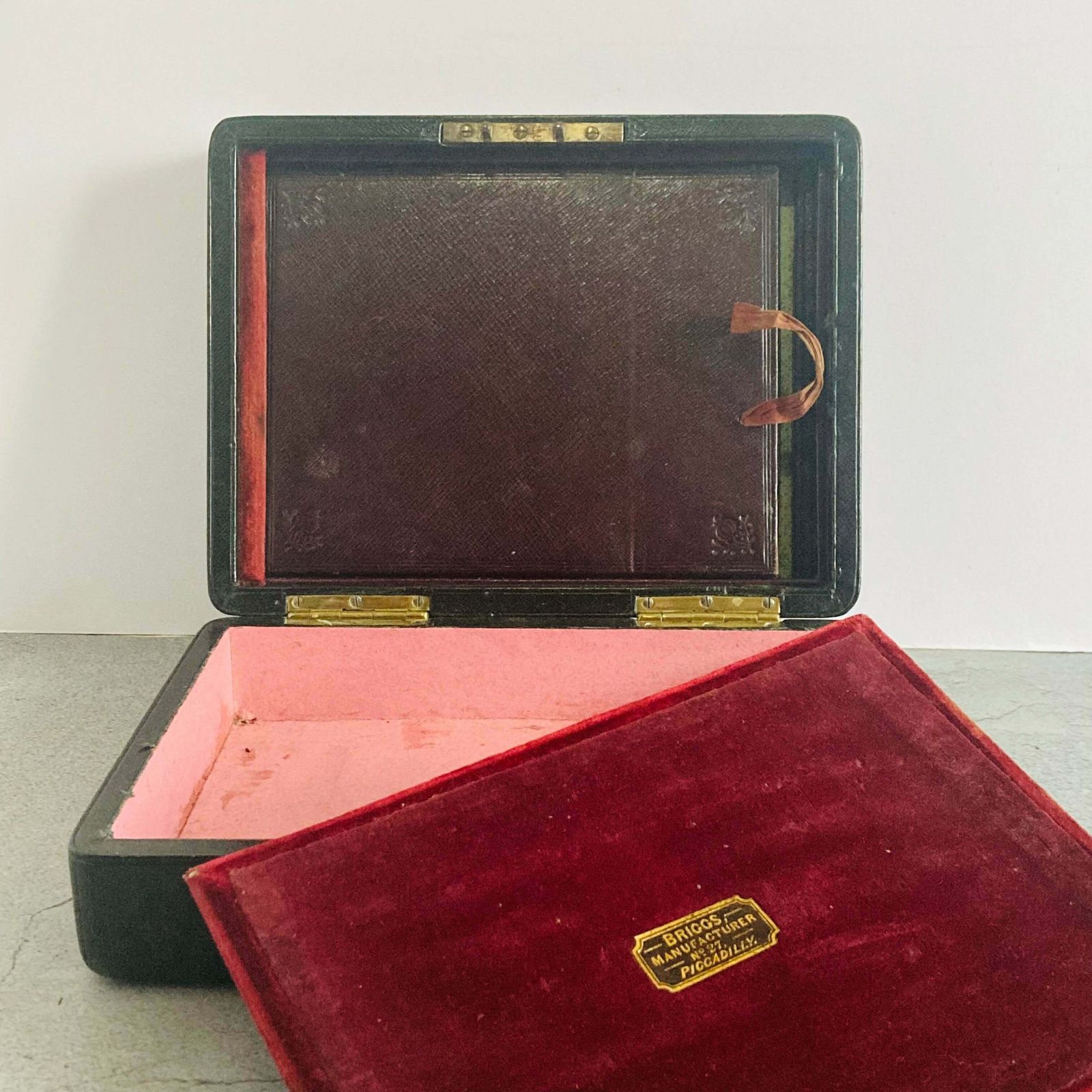 Antique Leather Jewellery / Vanity Box photo vintage