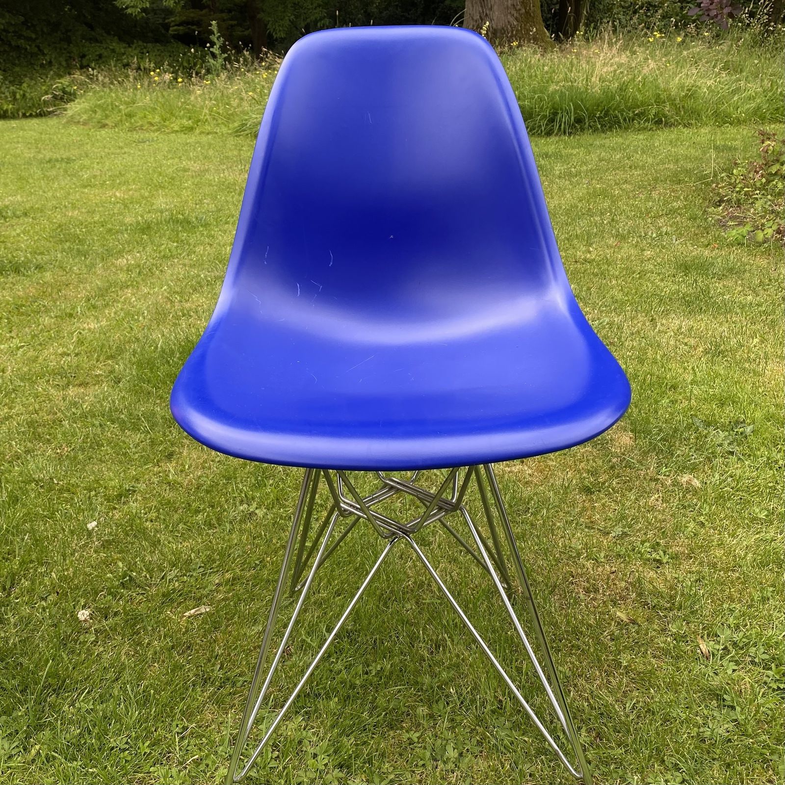 Six Vitra Eames Dsr Chairs Re photo Furniture