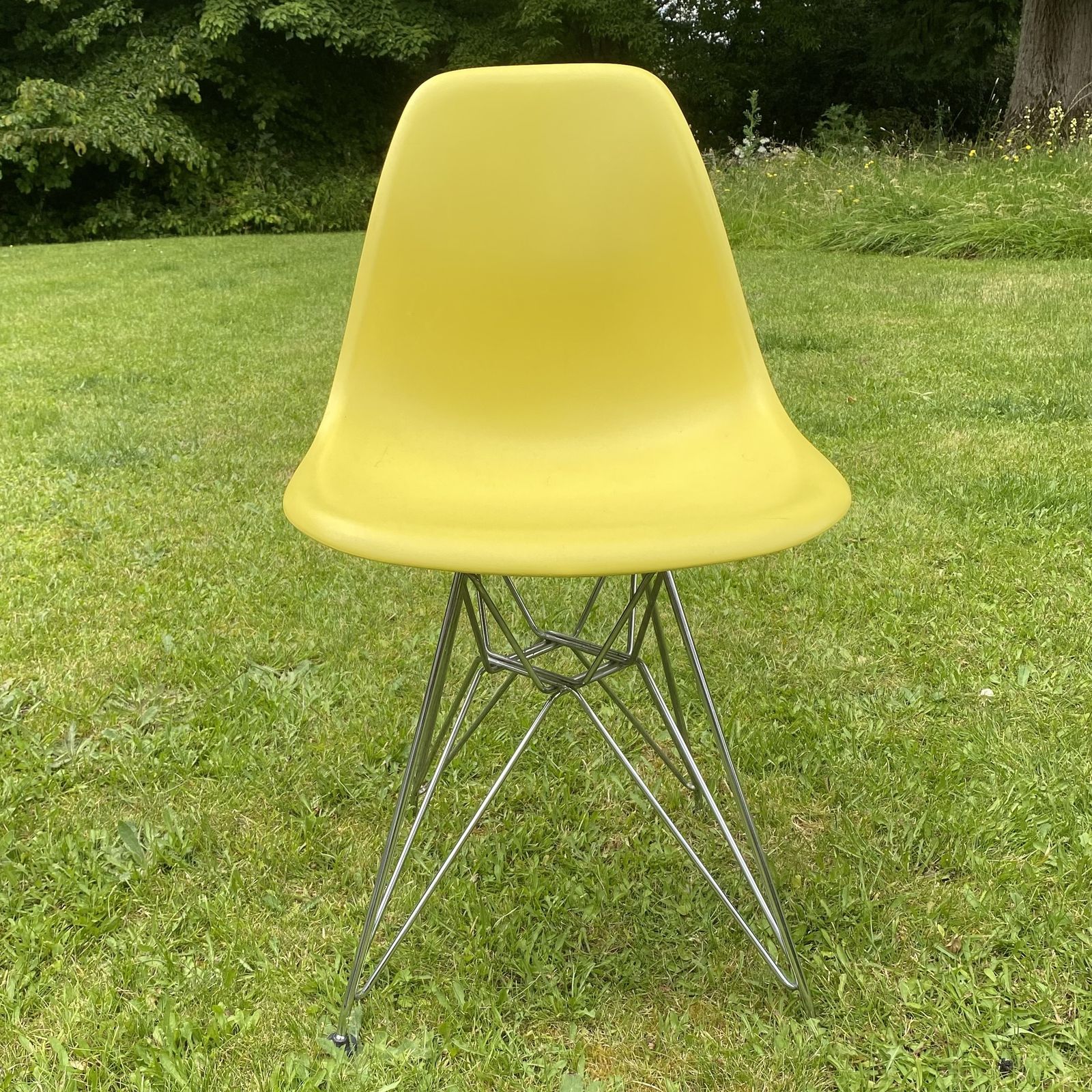 Six Vitra Eames Dsr Chairs Re photo buy