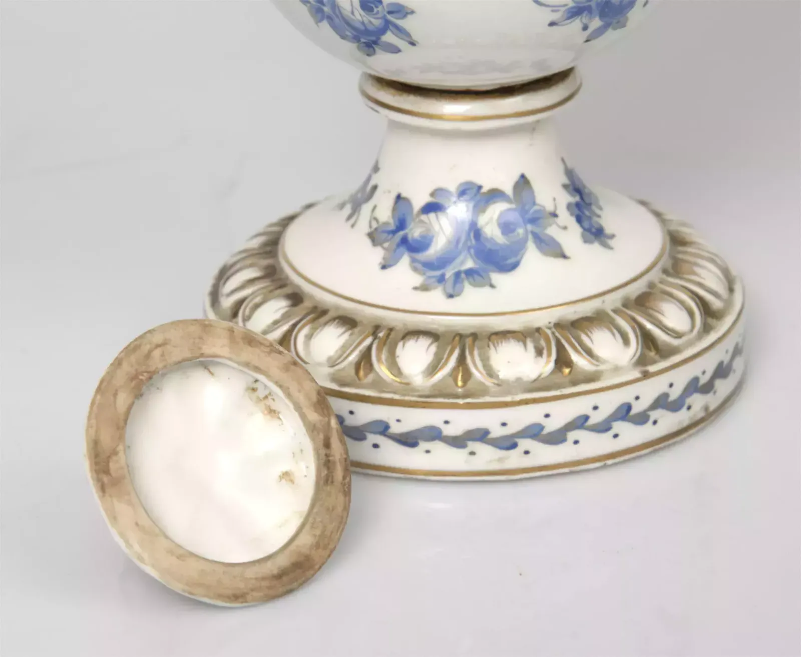Porcelain Vaseurn With Lid, 1800s photo 1134.0